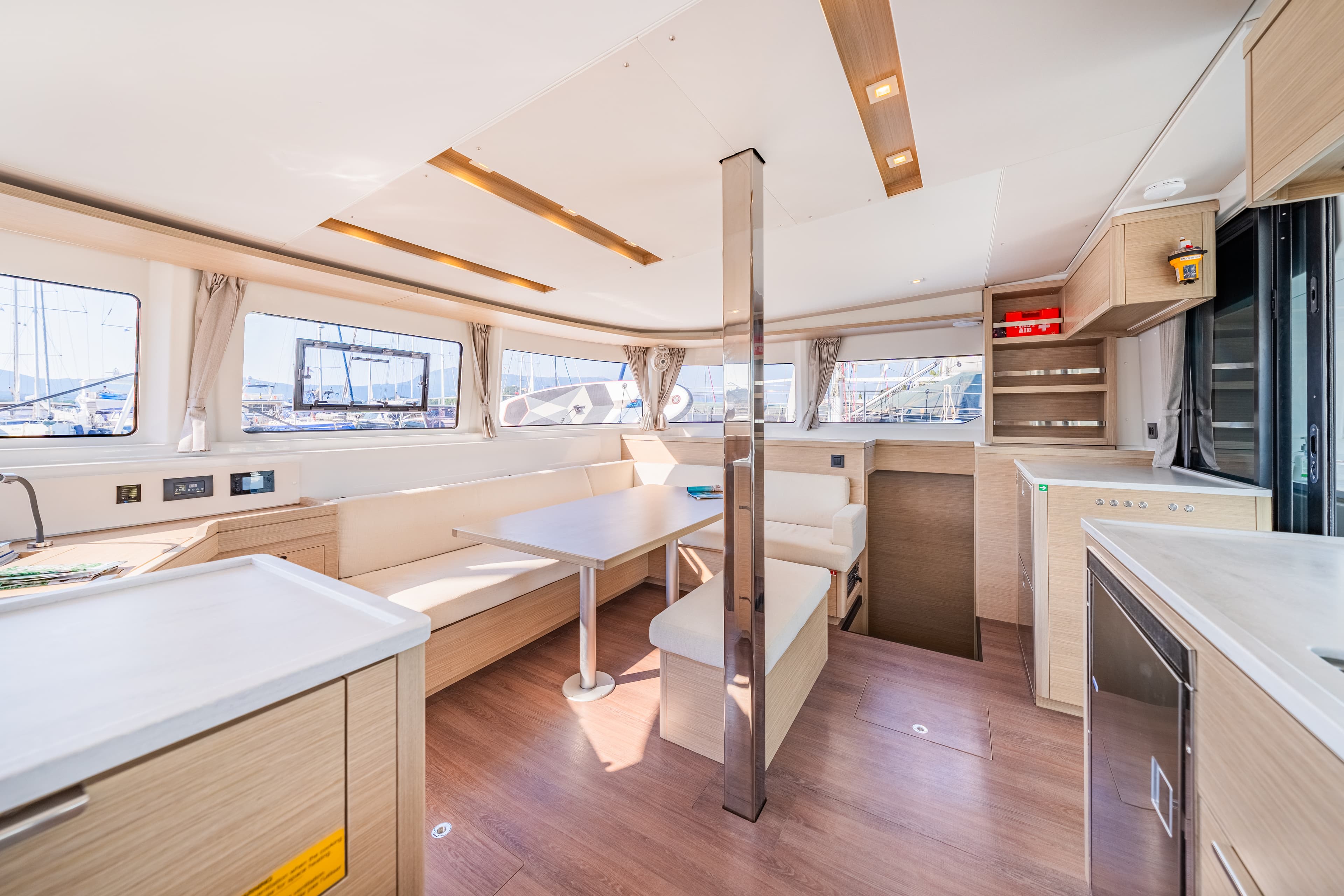 Lagoon 46  - photo 7