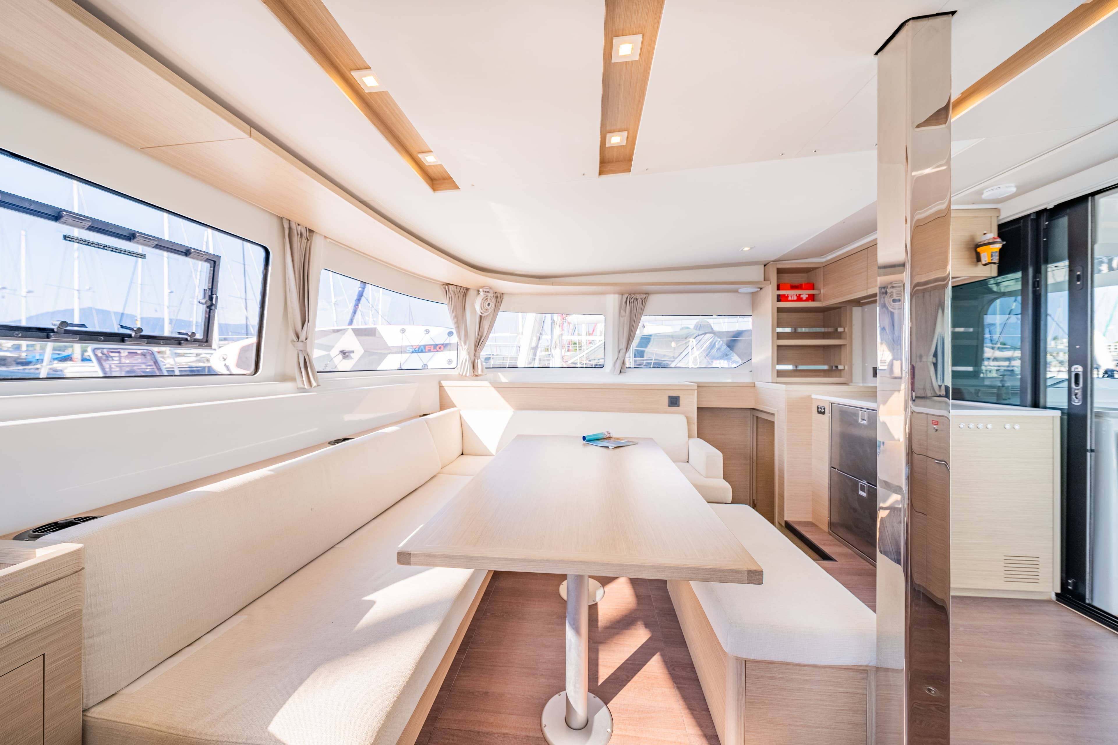 Lagoon 46  - photo 4