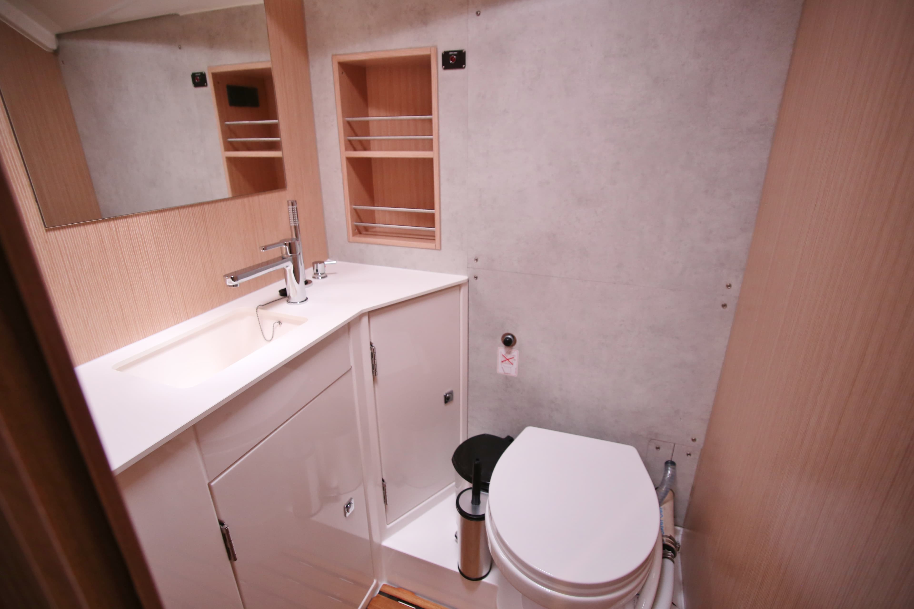 Bavaria C42 - photo 26