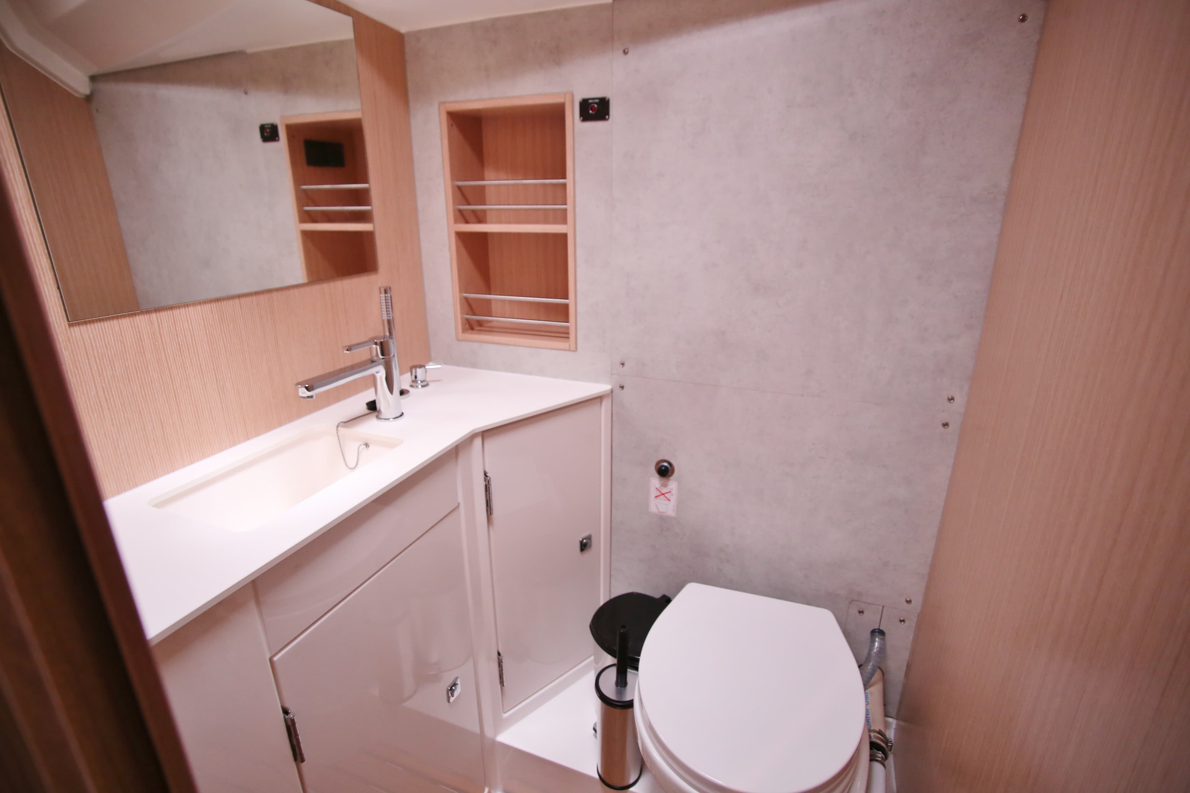 Bavaria C42 - photo 29