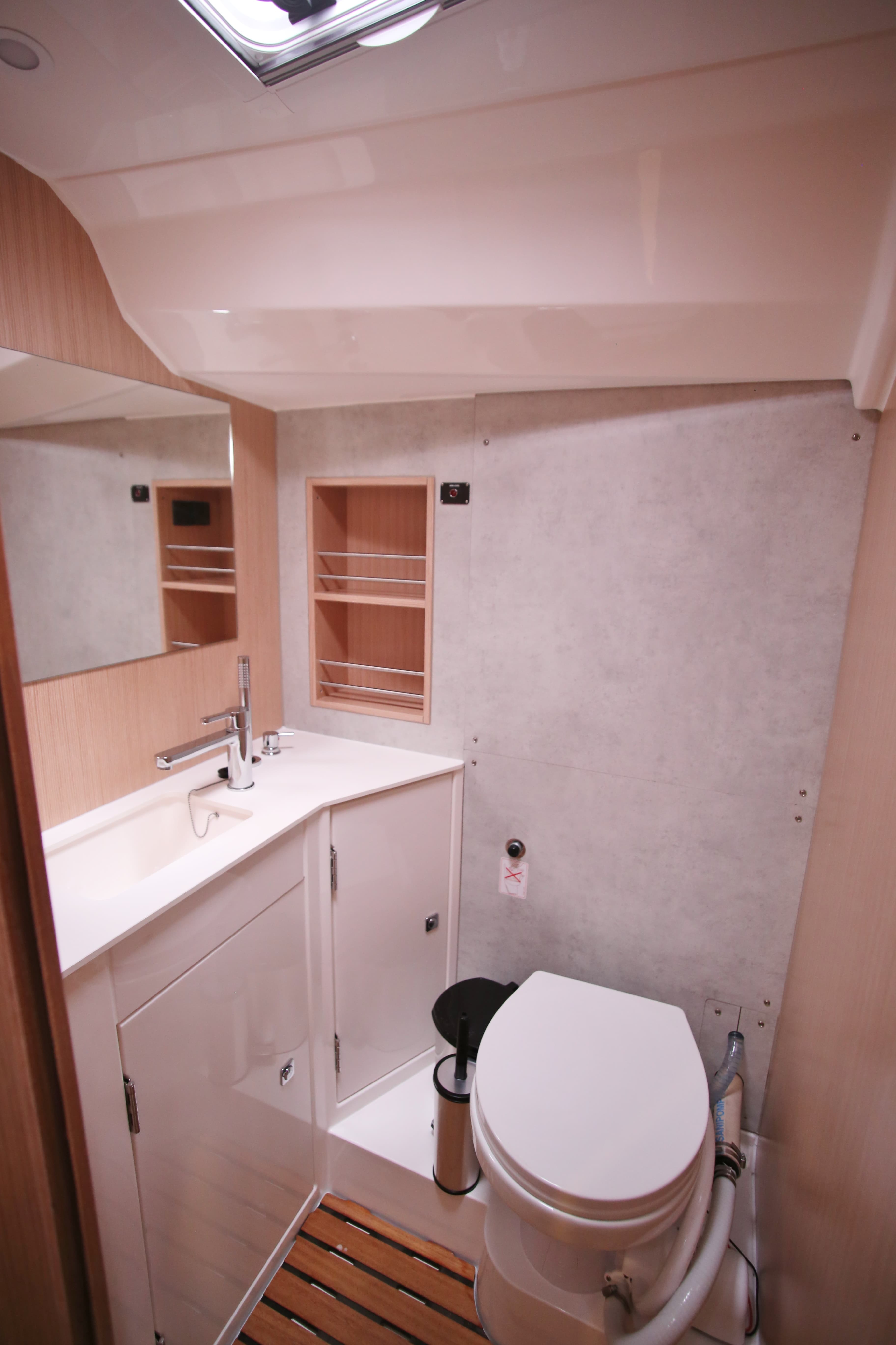 Bavaria C42 - photo 19