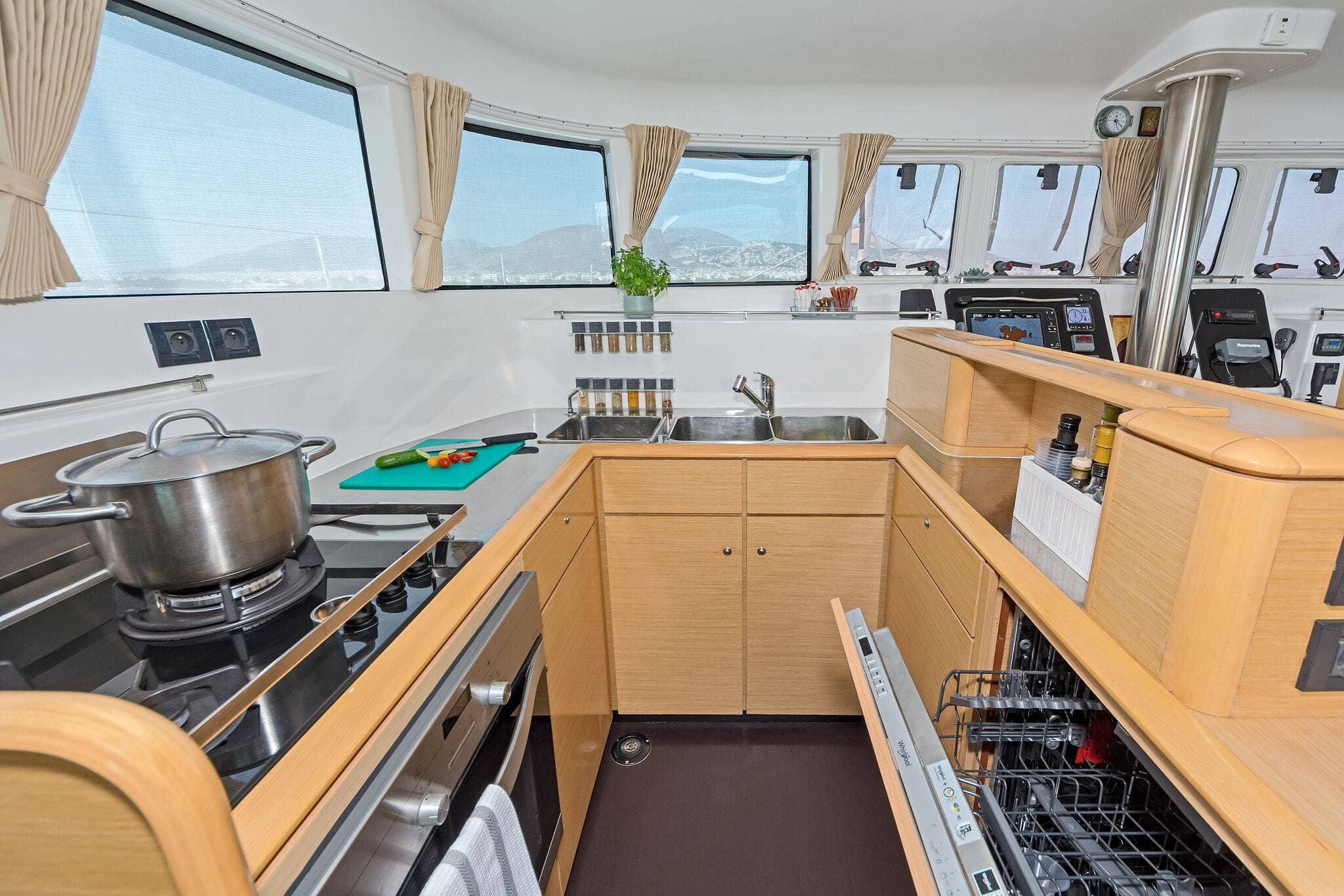 Lagoon 500 - photo 5