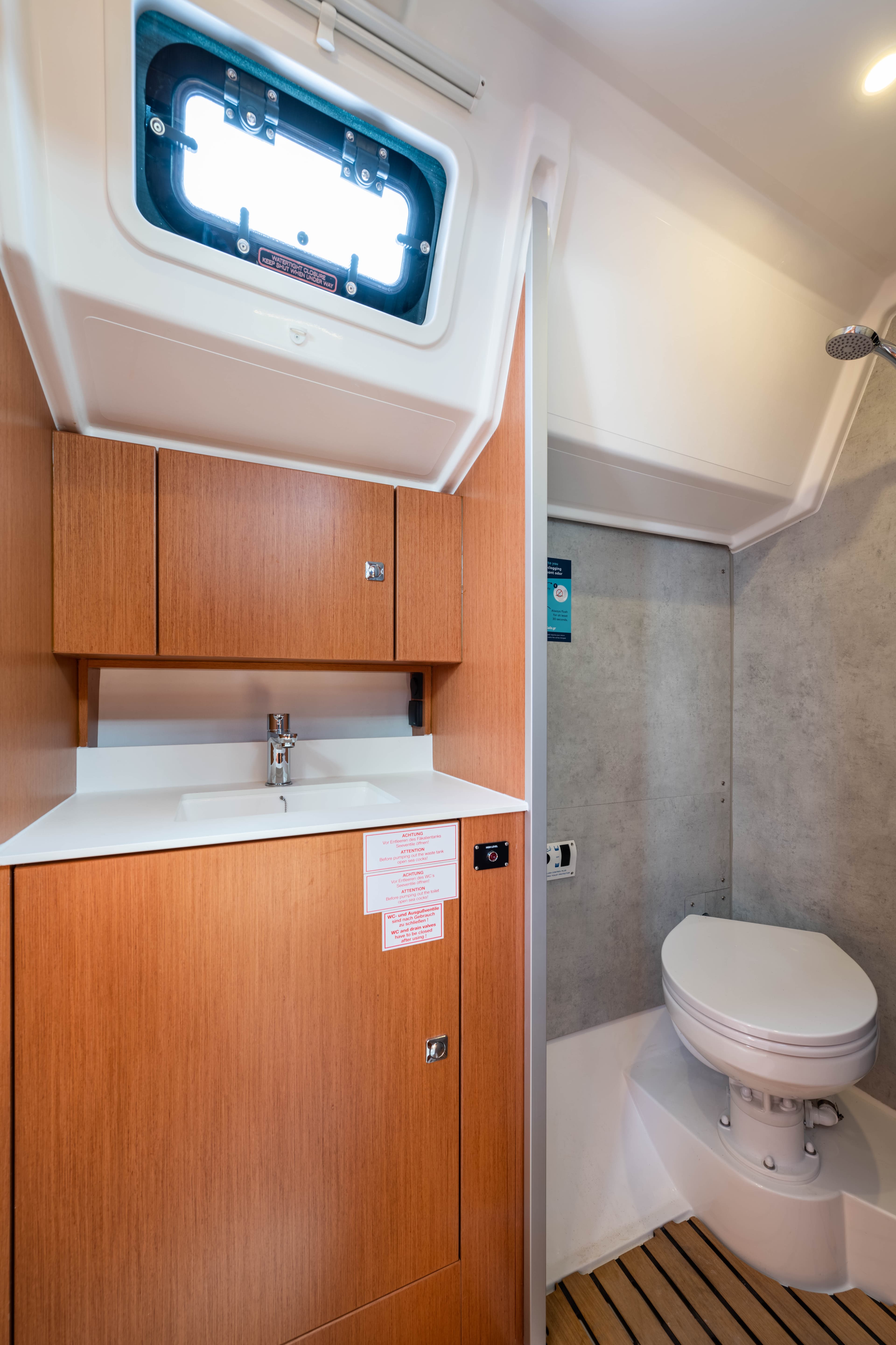 Bavaria C42 - photo 4