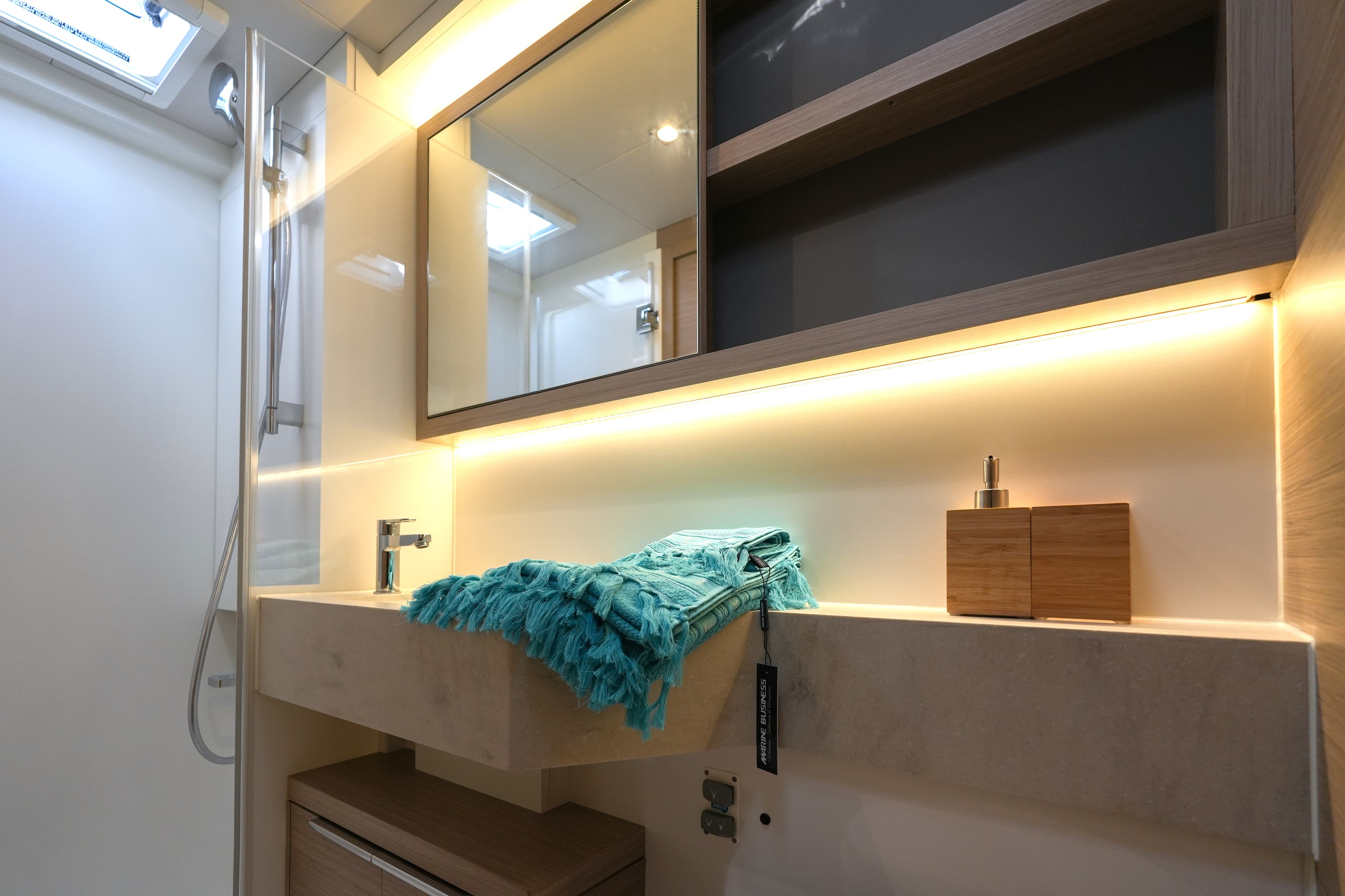 Lagoon 51 - photo 19