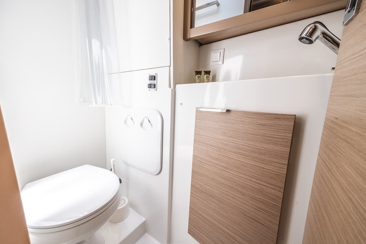 Lagoon 40 - photo 38