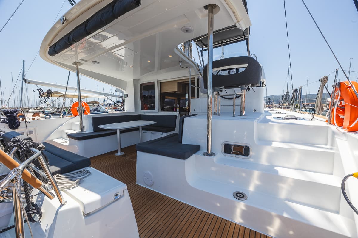 Lagoon 40 - photo 37