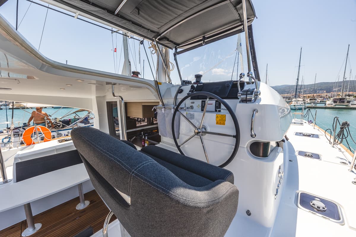 Lagoon 40 - photo 41