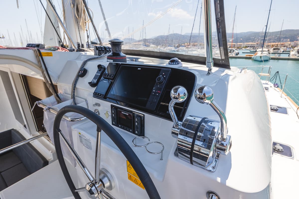 Lagoon 40 - photo 14