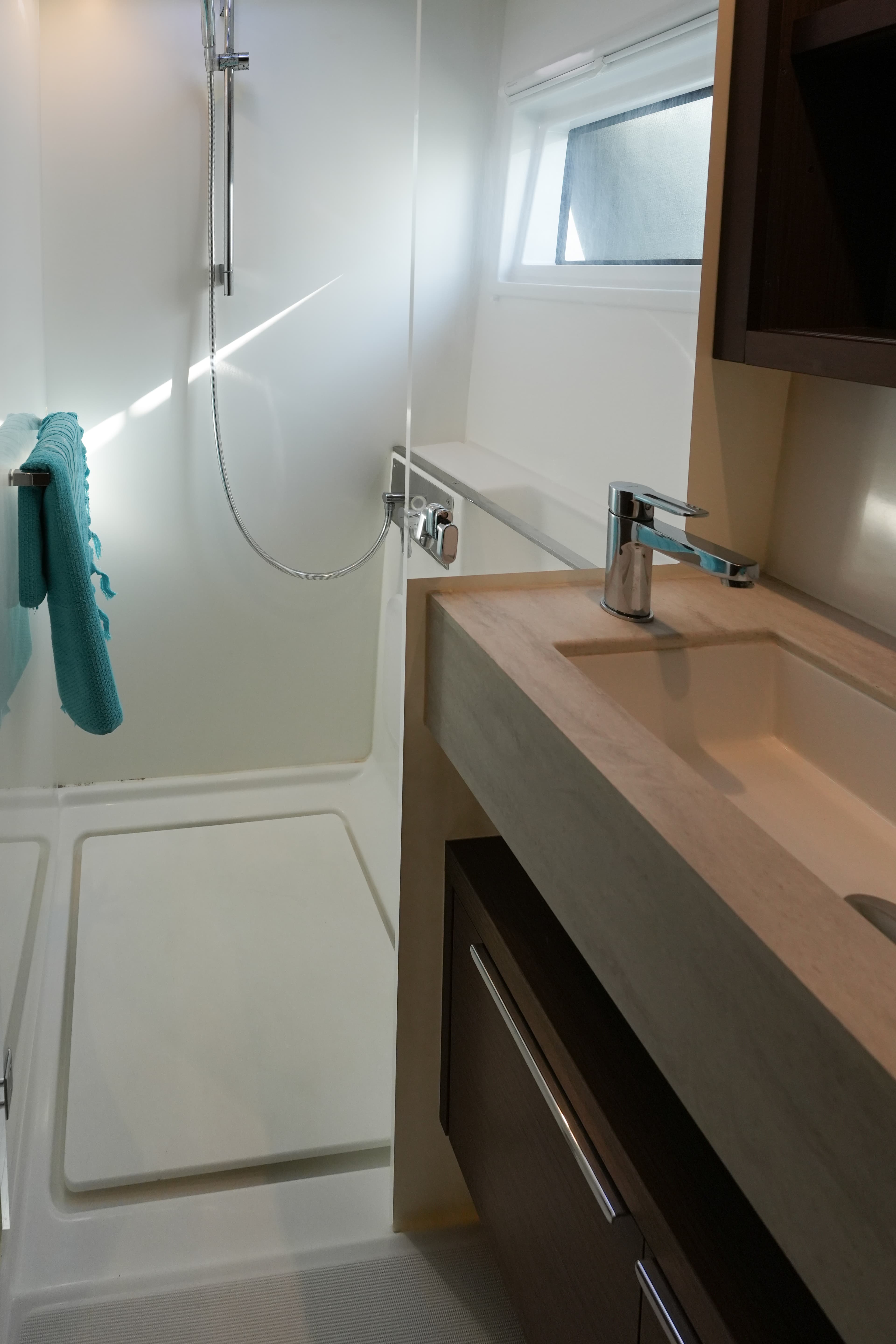 Lagoon 46  - photo 14