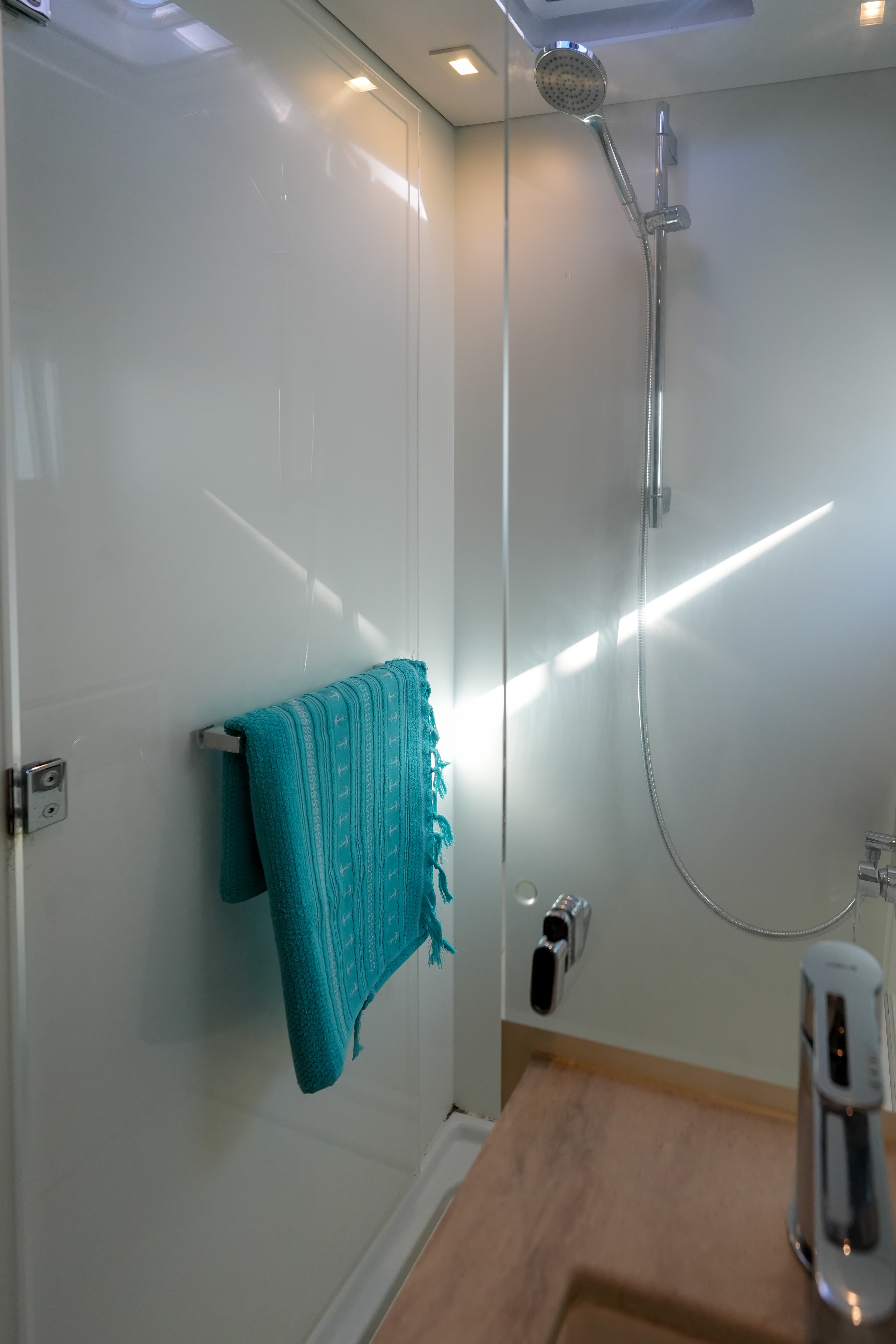 Lagoon 46  - photo 10