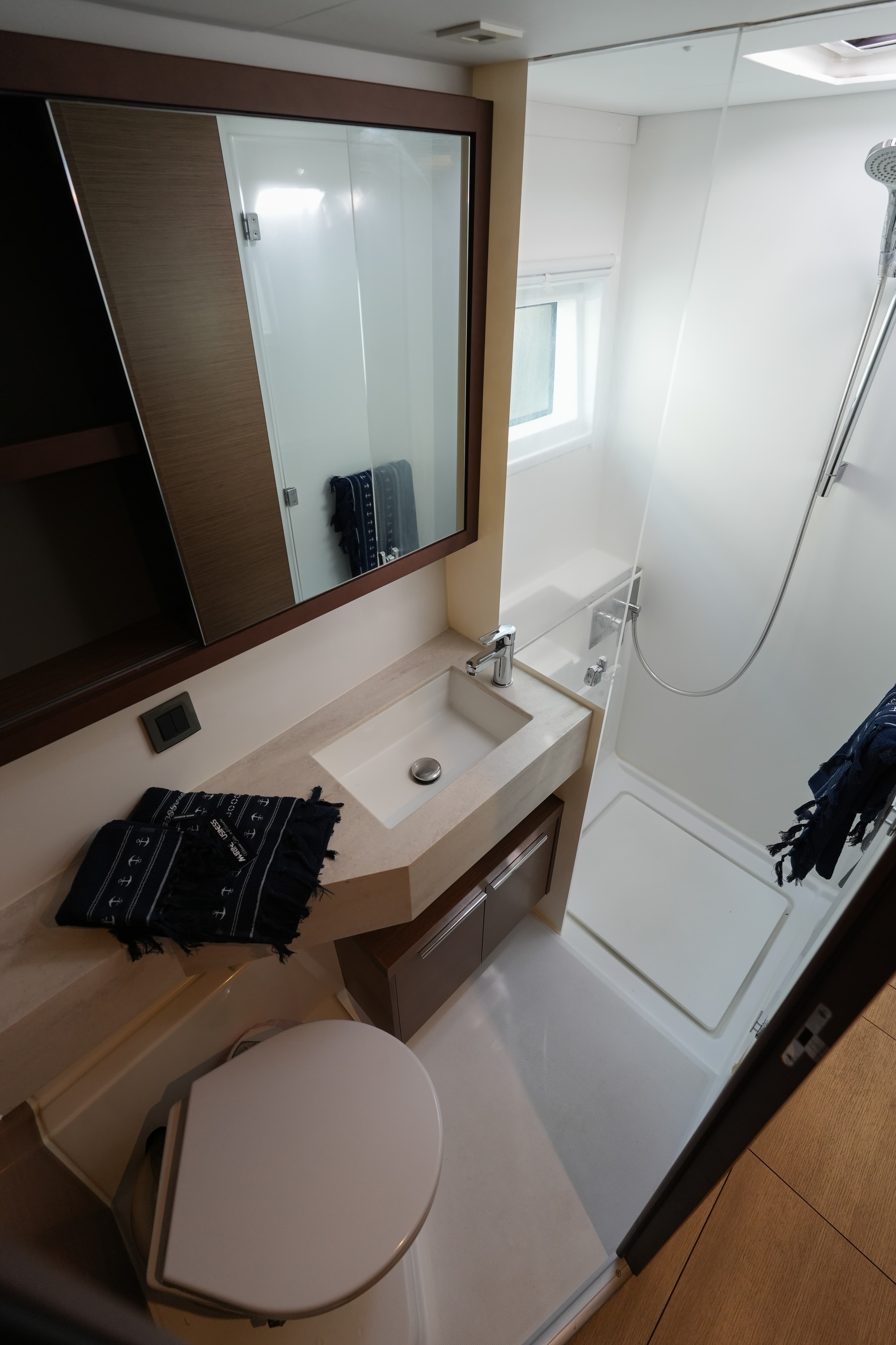 Lagoon 46  - photo 6