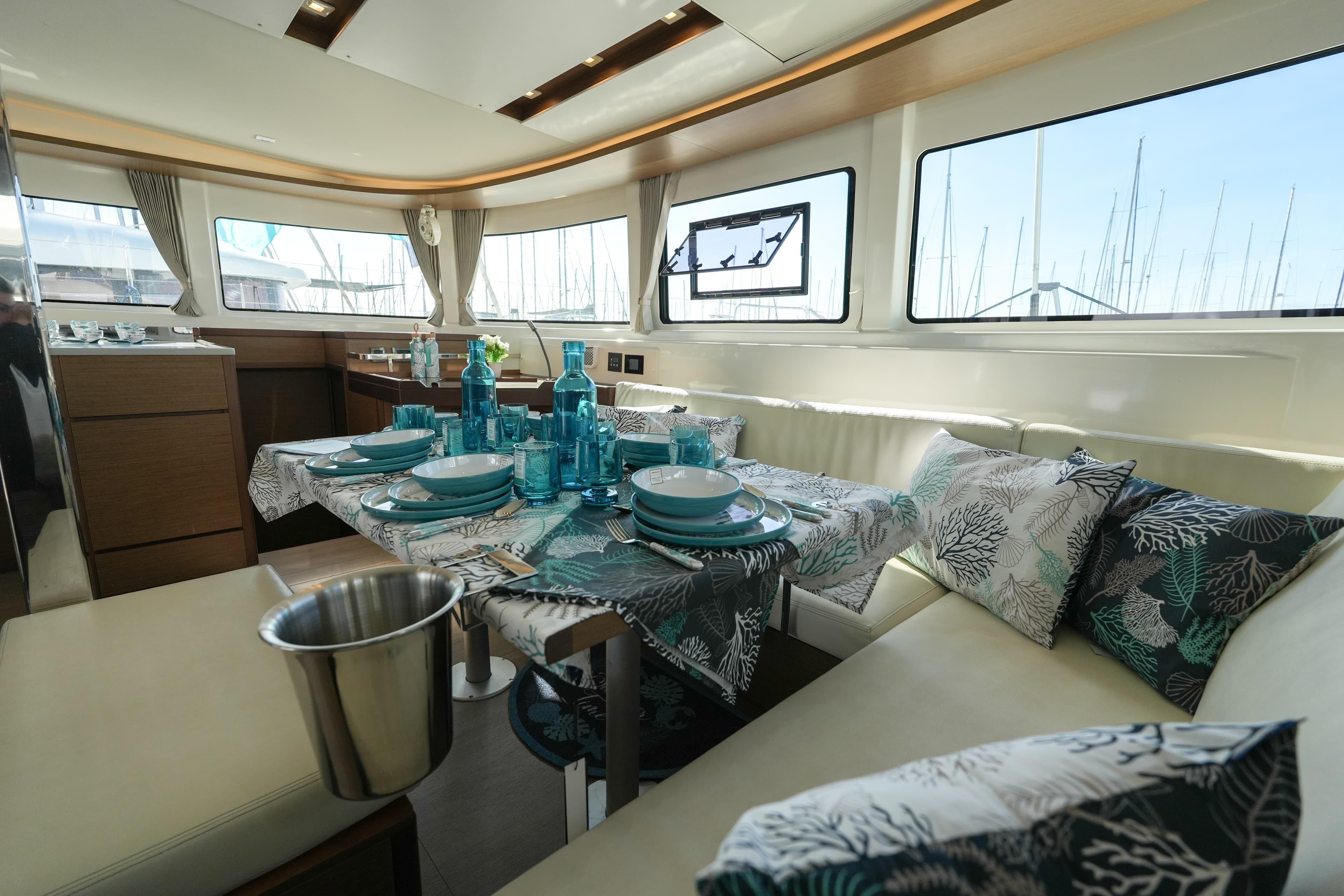 Lagoon 46  - photo 7