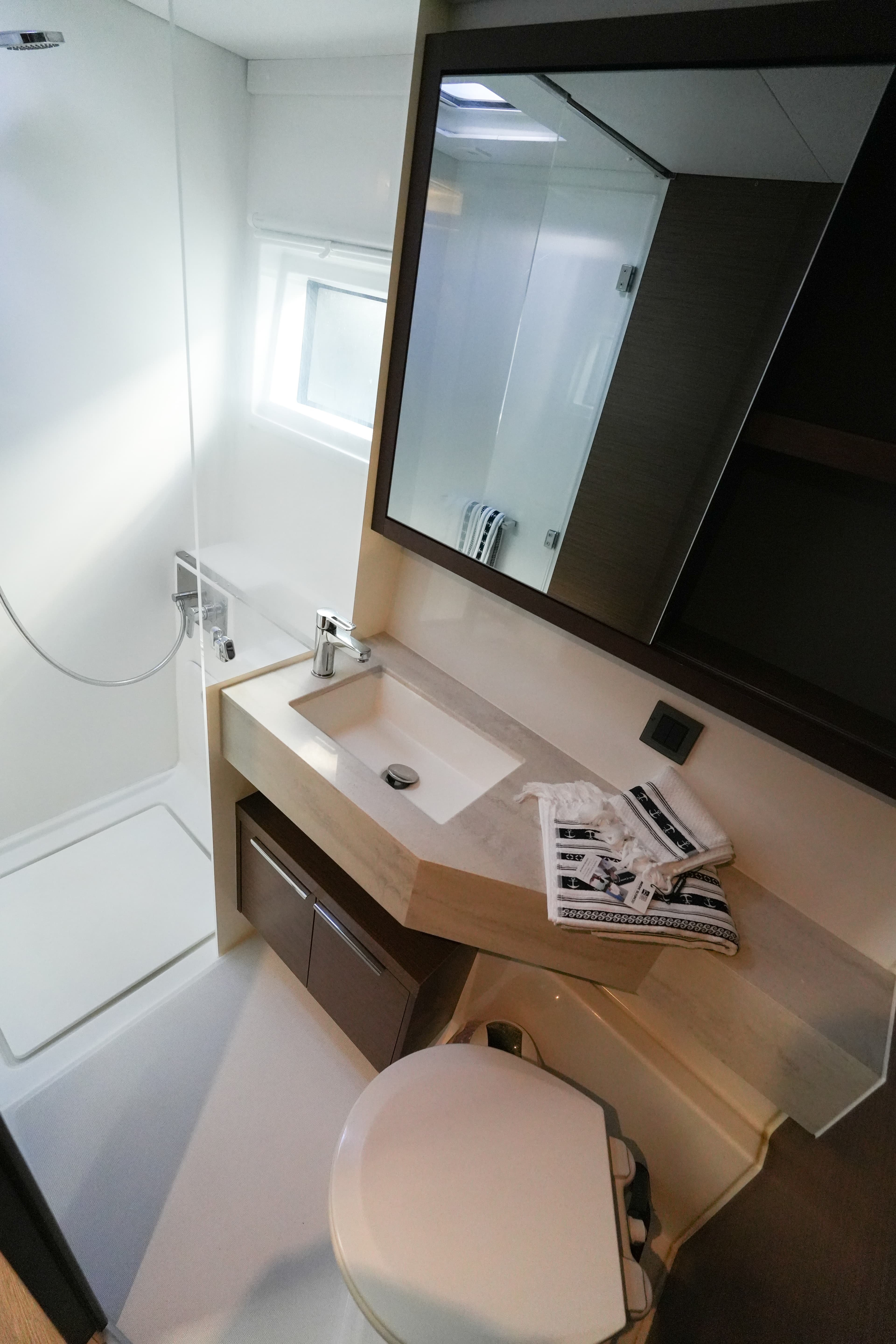 Lagoon 46  - photo 16