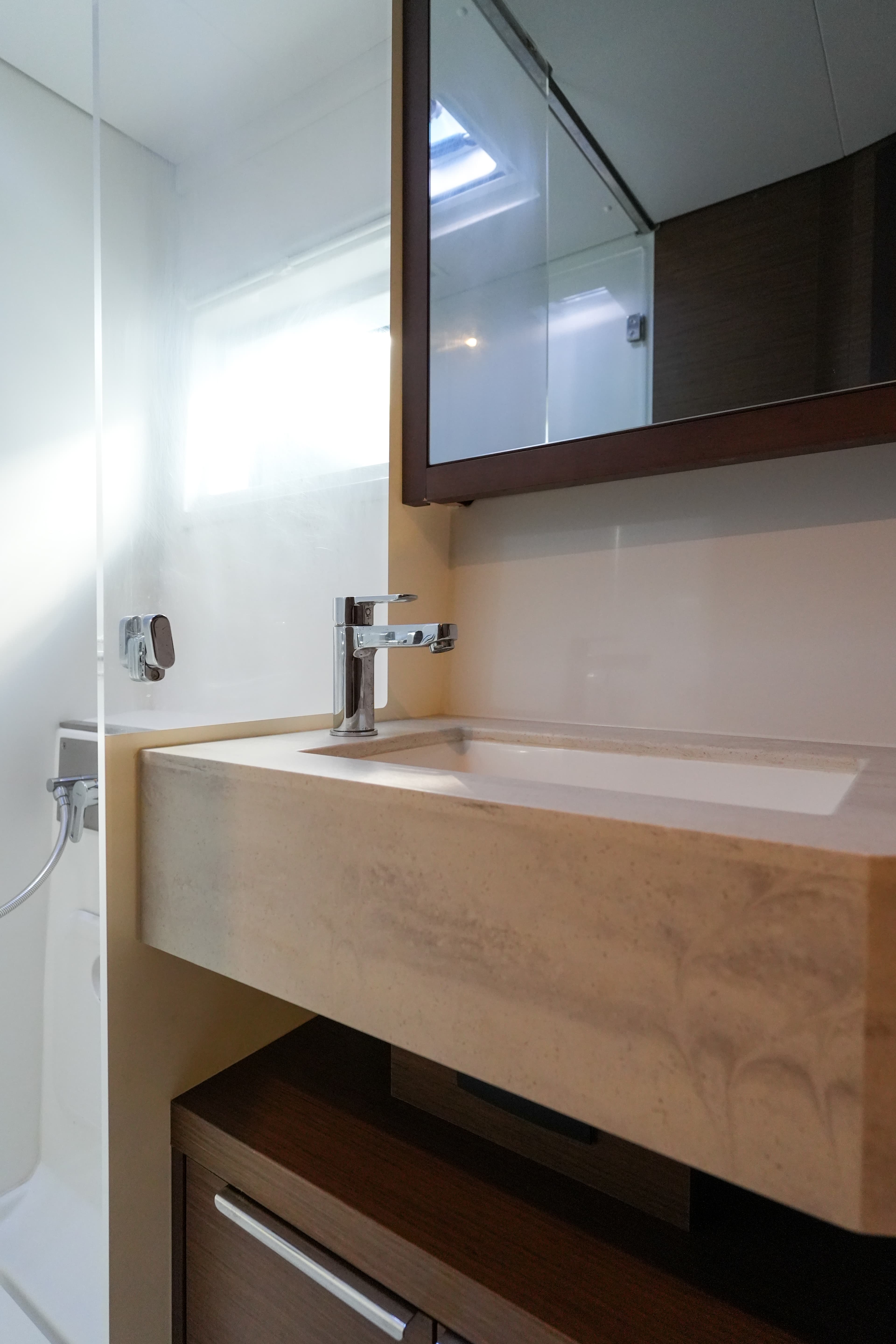 Lagoon 46  - photo 12