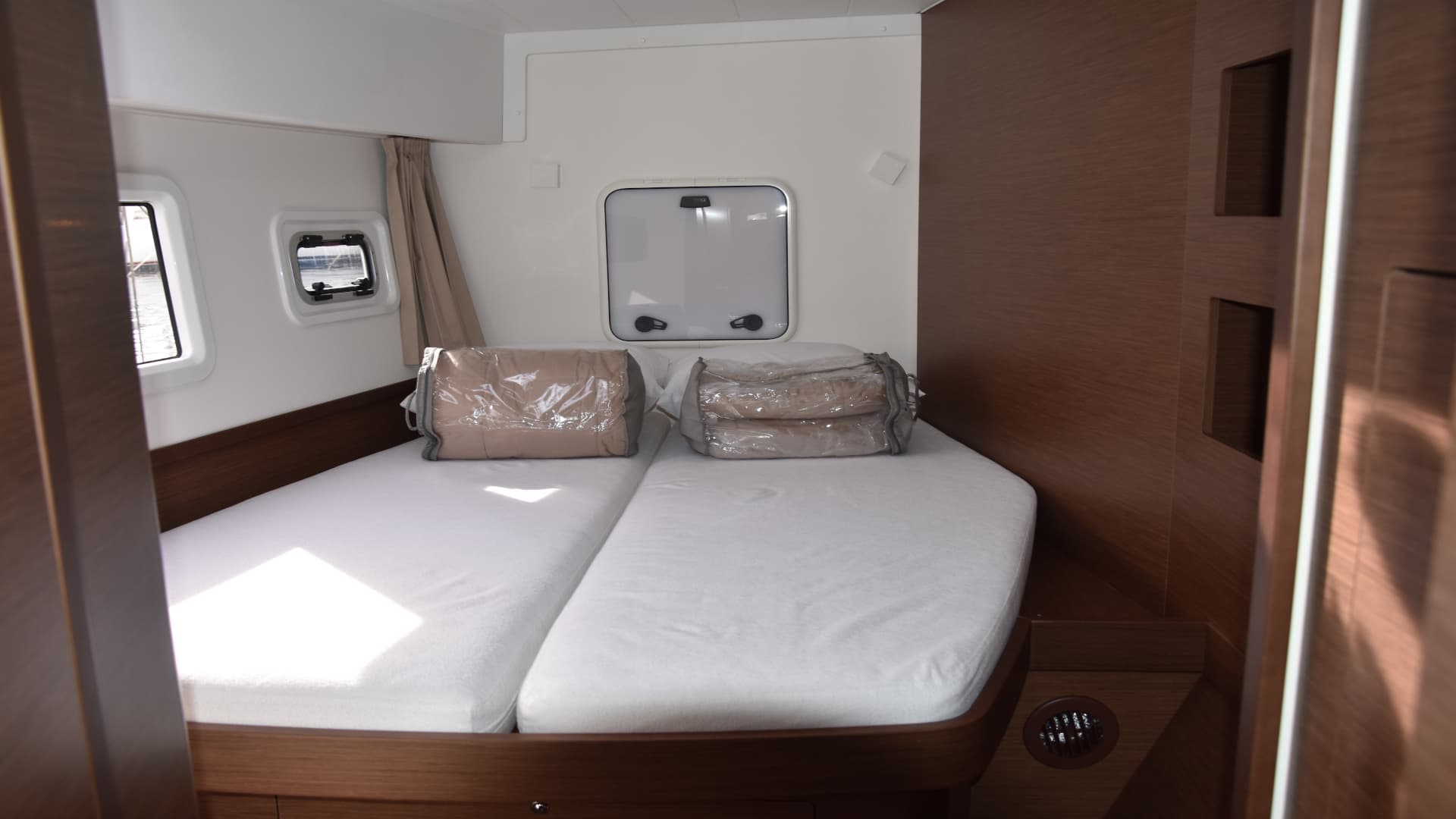 Lagoon 42 - photo 13