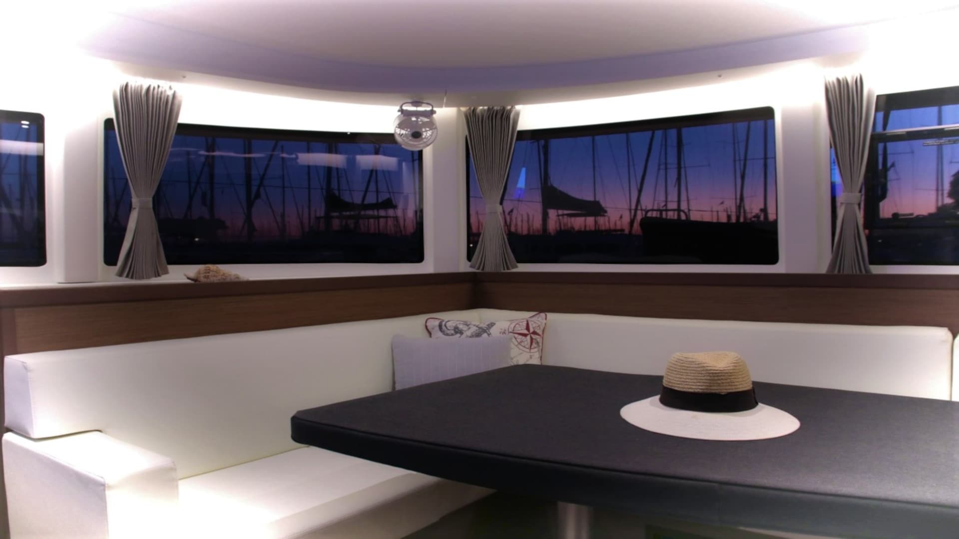 Lagoon 42 - photo 12