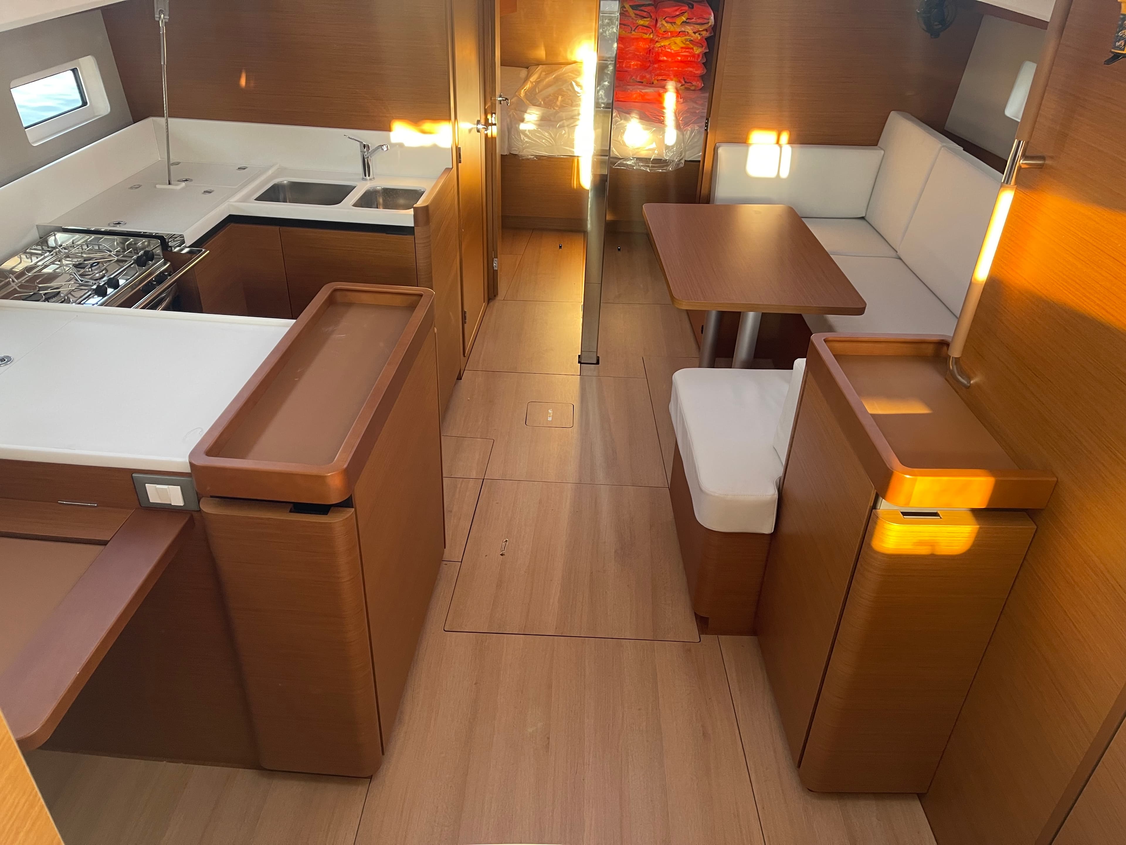 Sun Odyssey 440 - photo 4