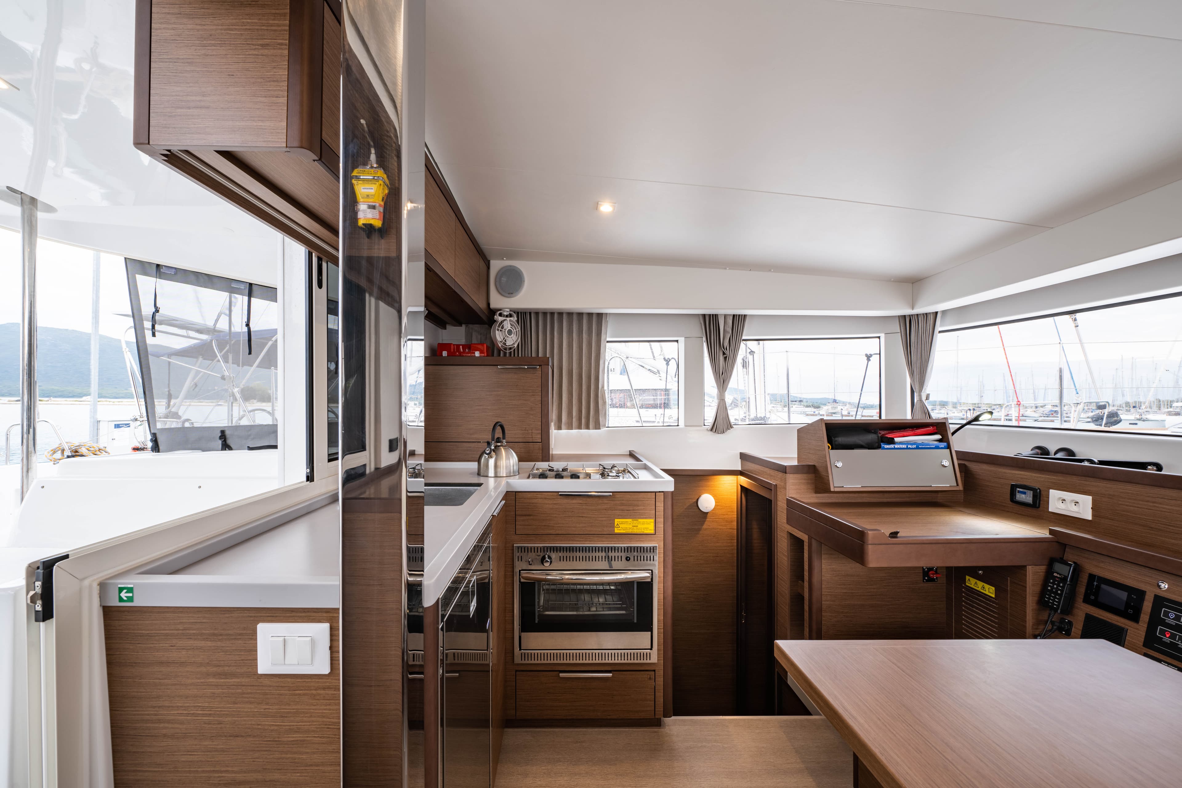 Lagoon 40 - photo 16