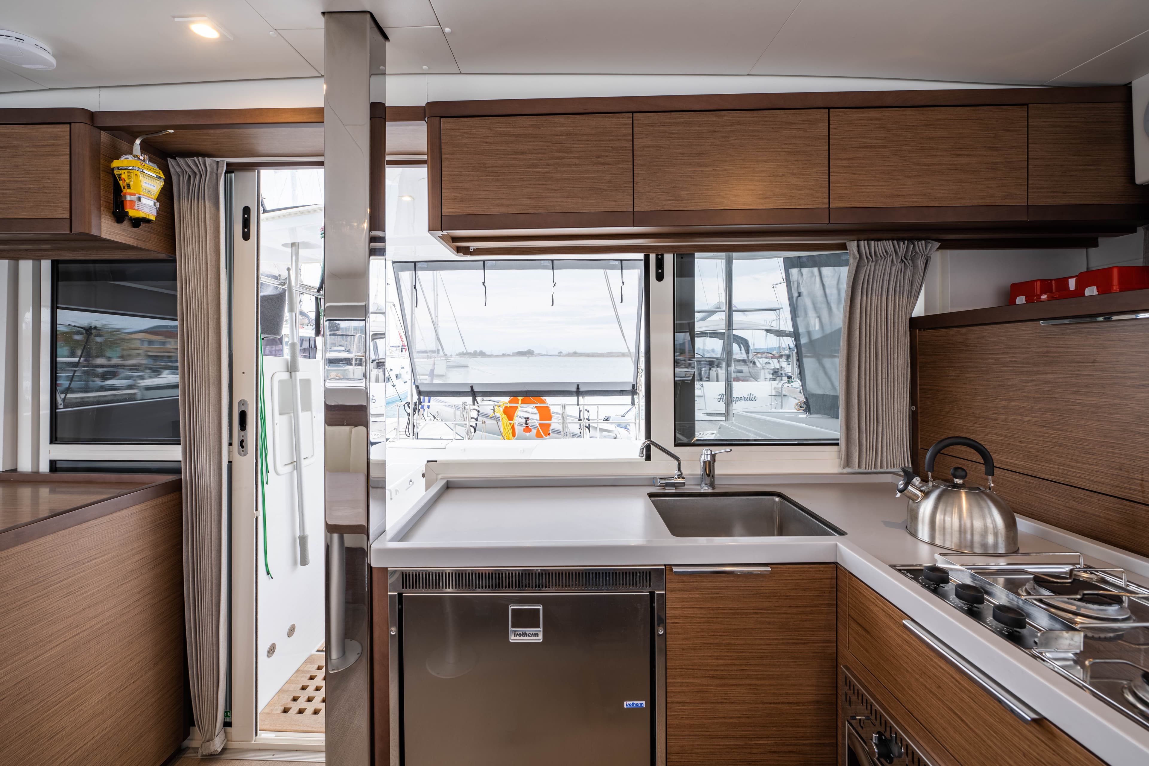 Lagoon 40 - photo 11