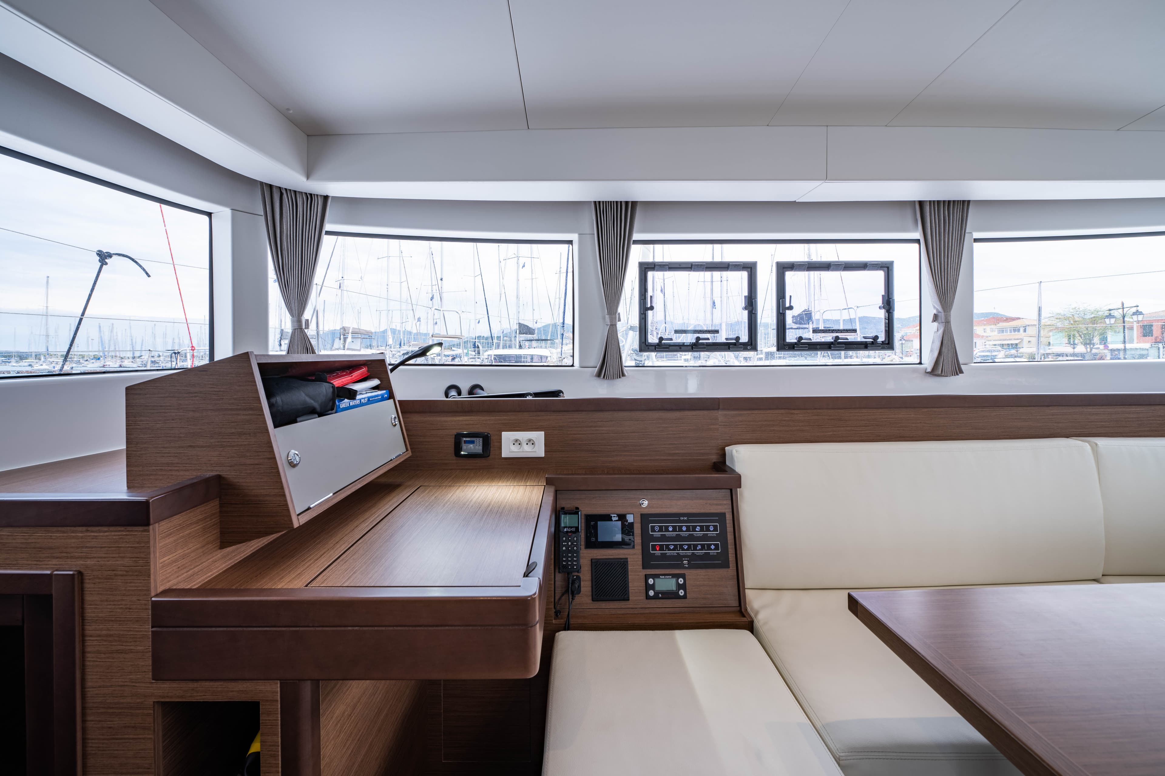 Lagoon 40 - photo 13