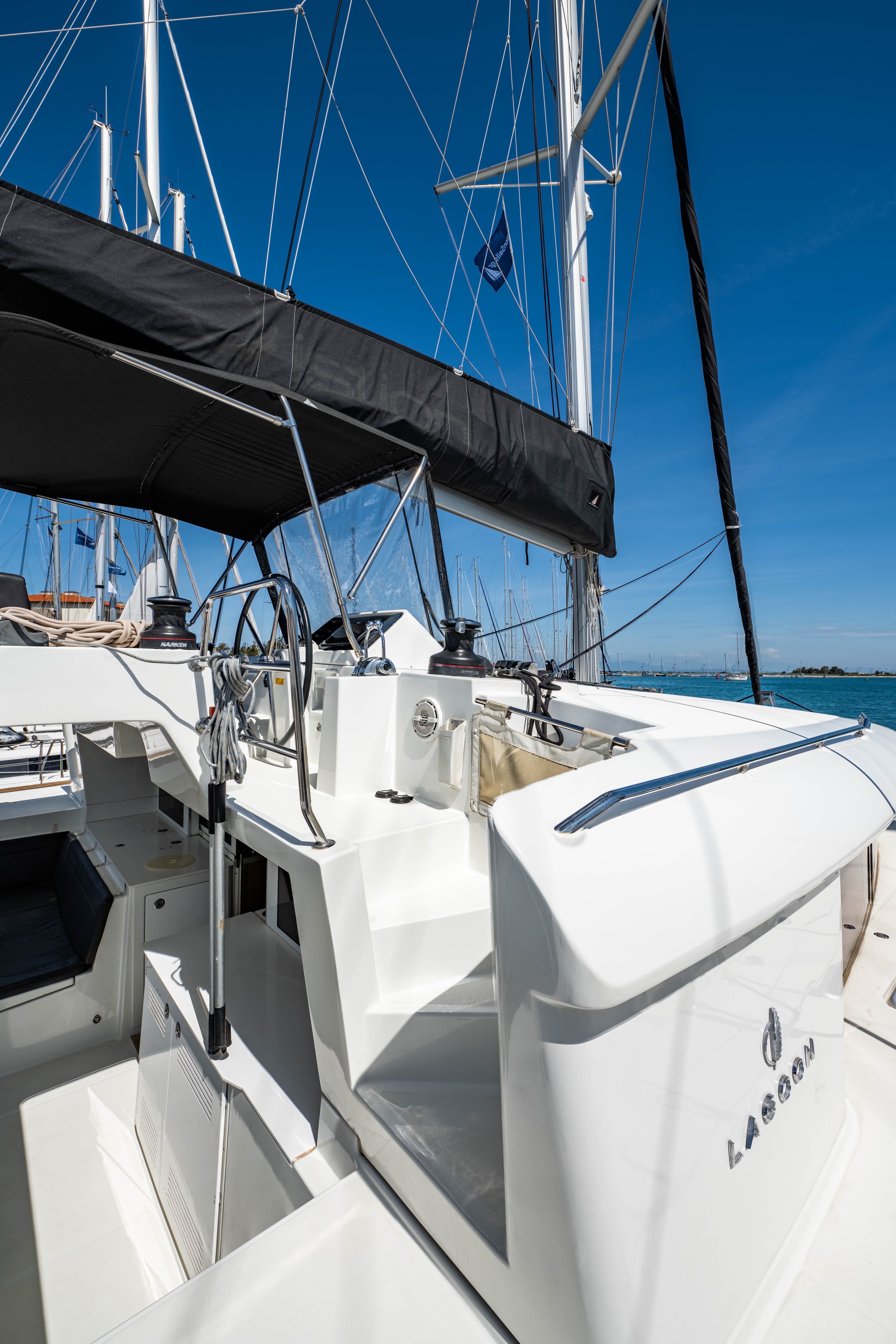 Lagoon 450 Fly - photo 17