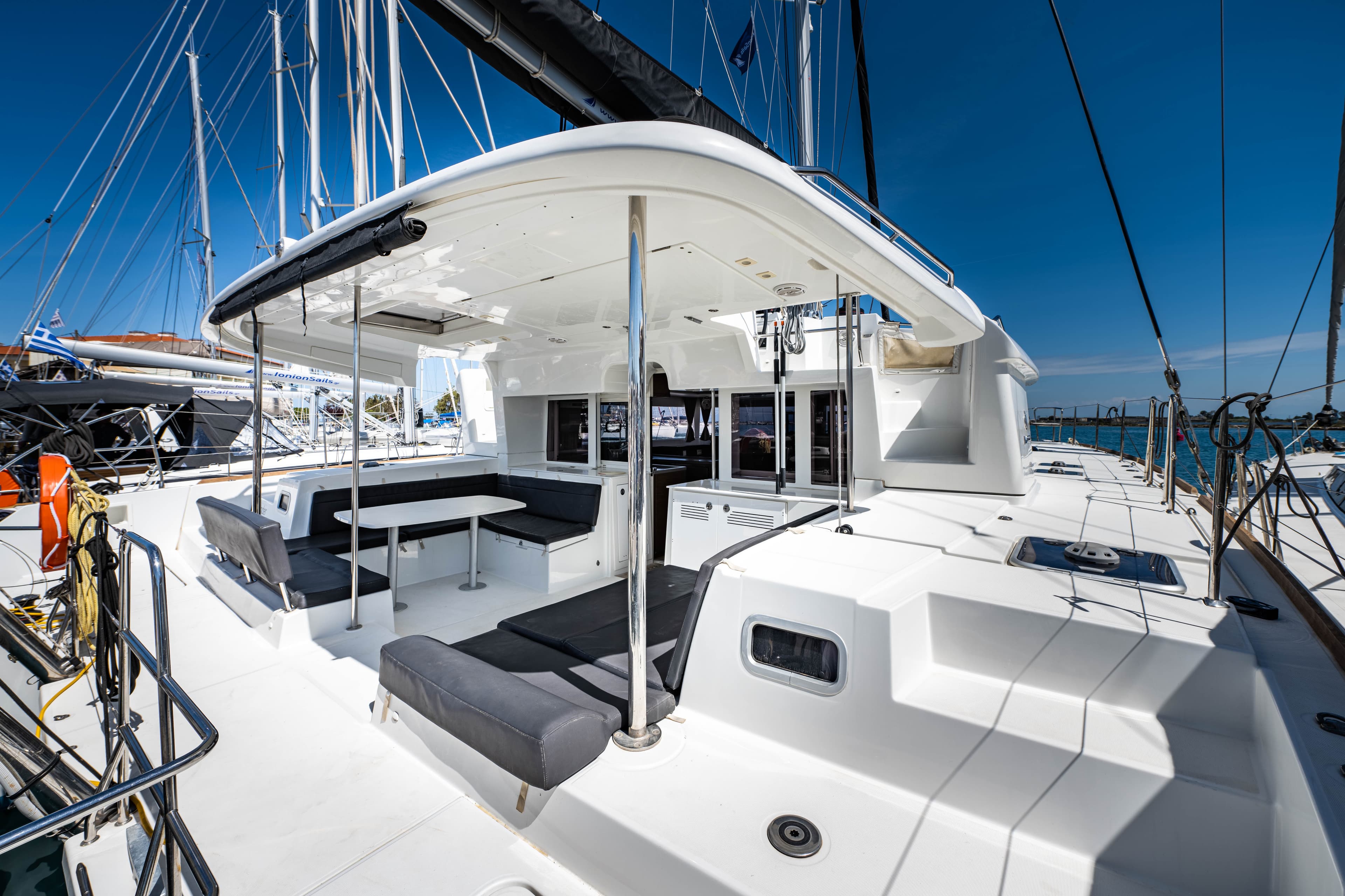 Lagoon 450 Fly - photo 6