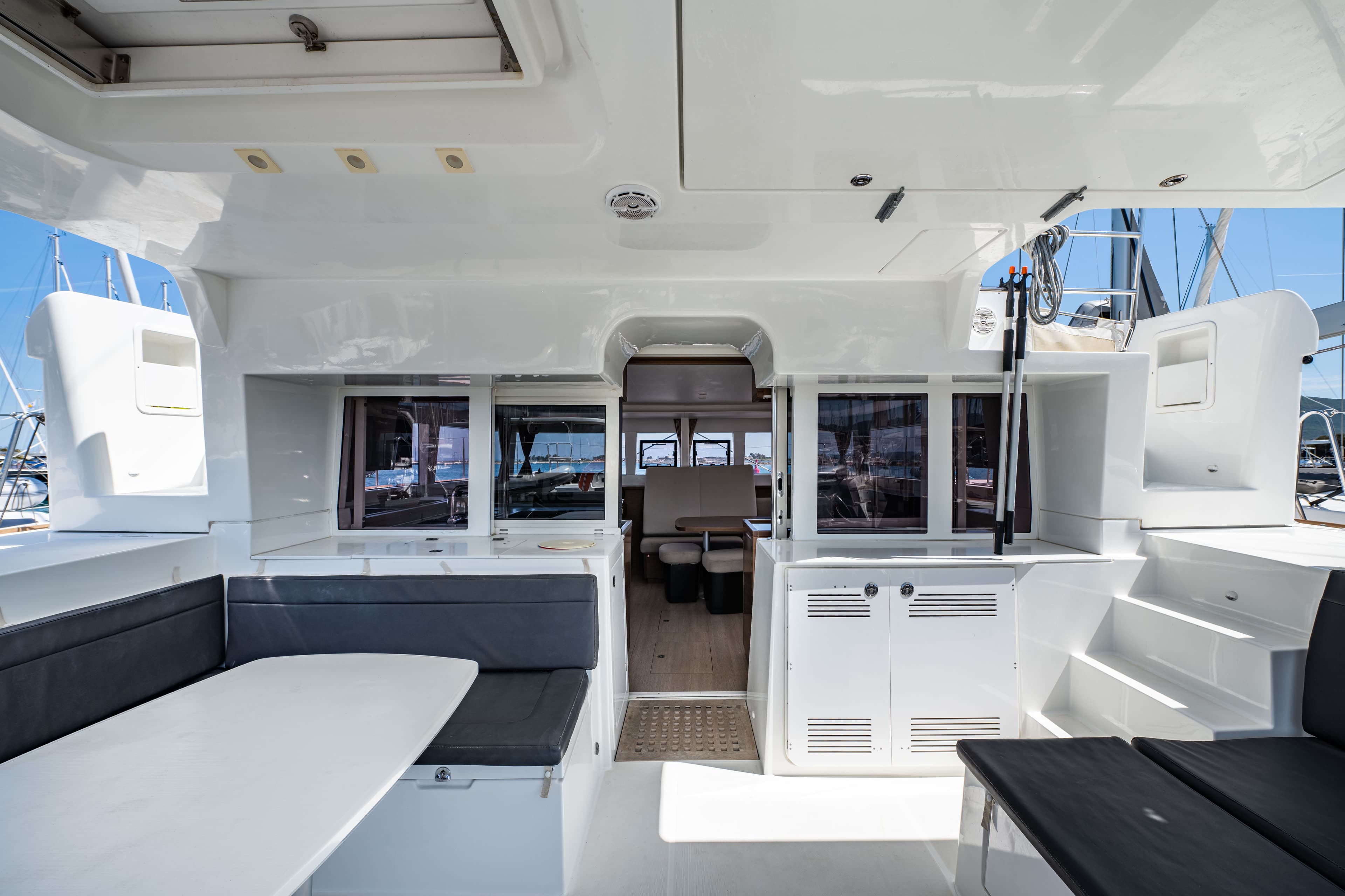 Lagoon 450 Fly - photo 4