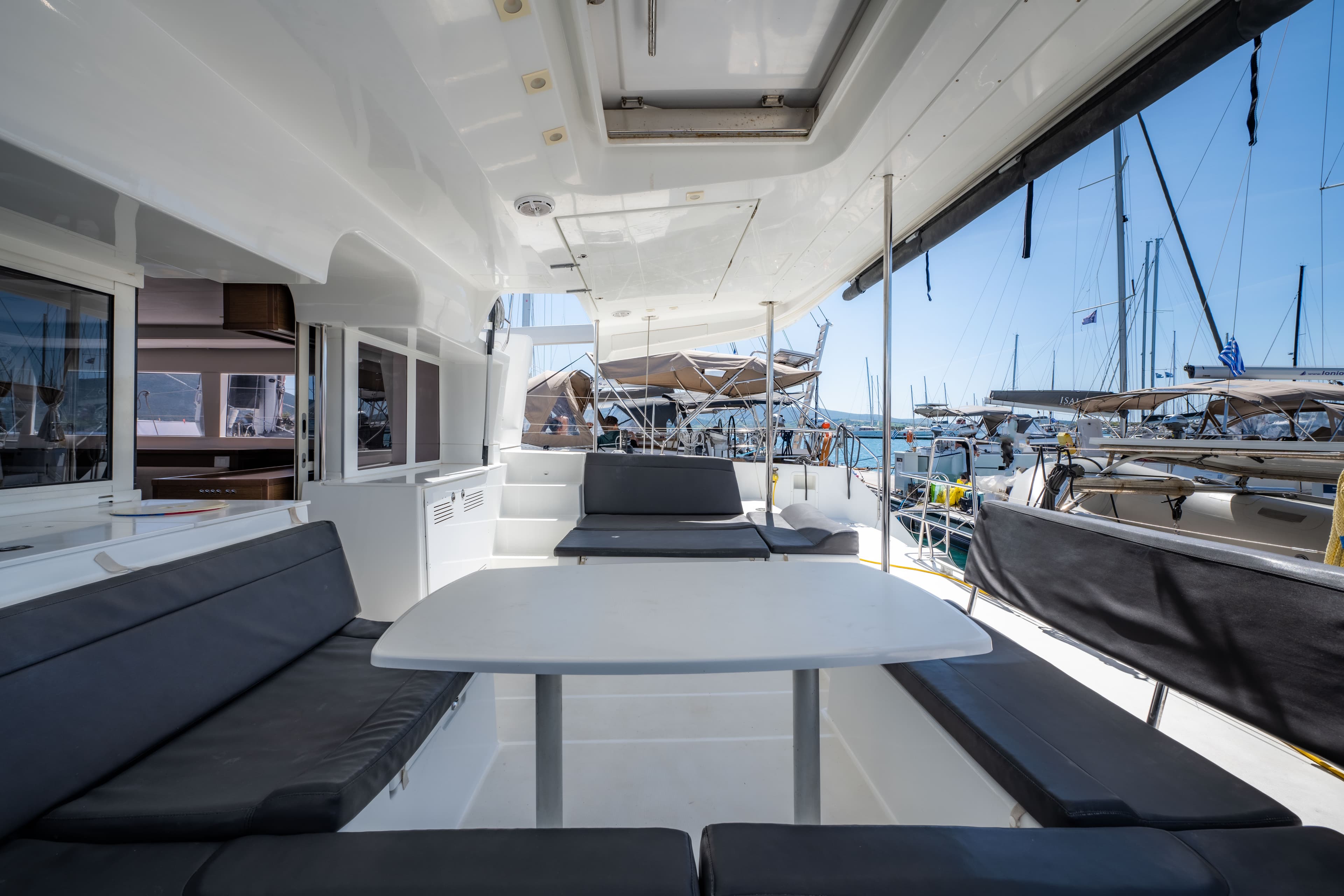 Lagoon 450 Fly - photo 14