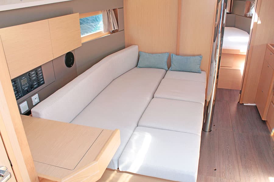 Oceanis 38.1 - photo 8