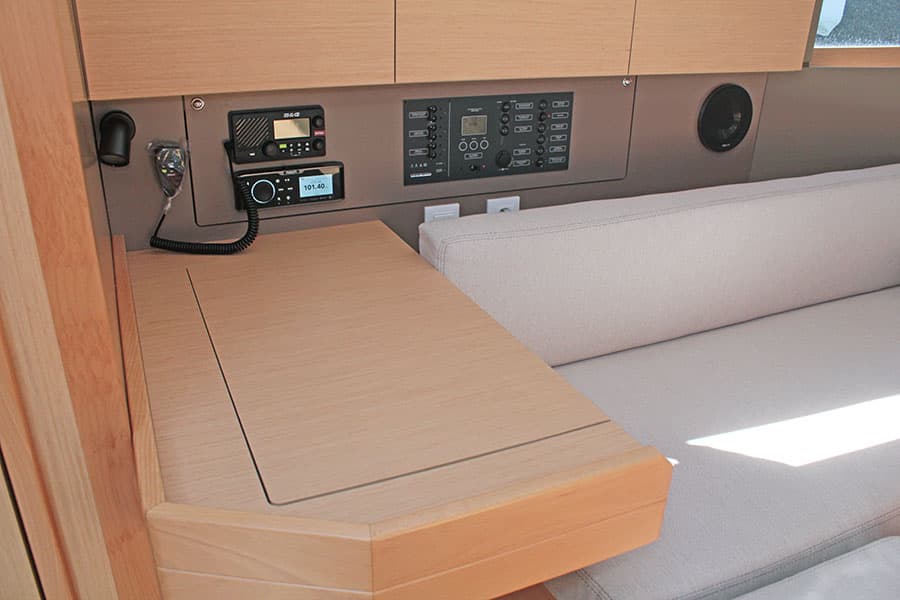 Oceanis 38.1 - photo 14