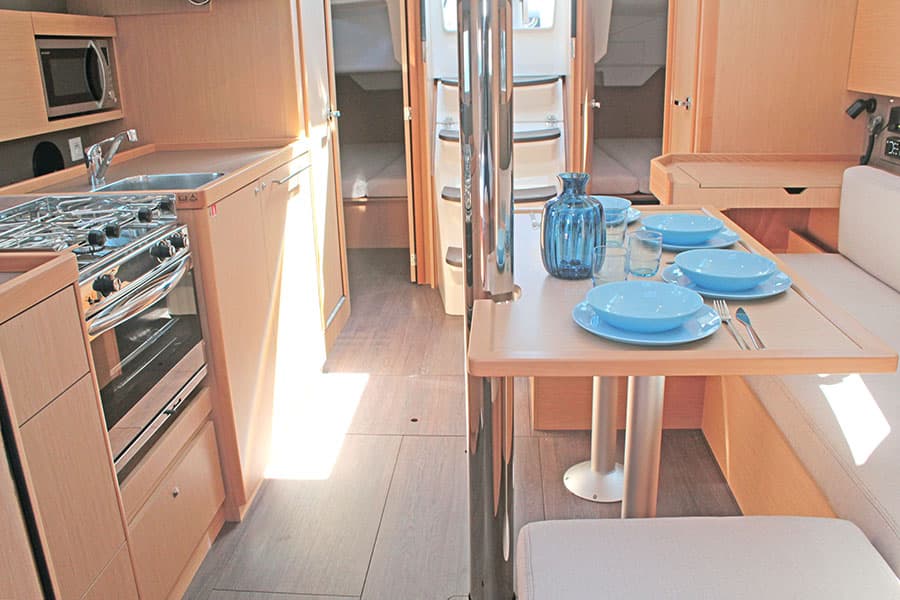 Oceanis 38.1 - photo 10