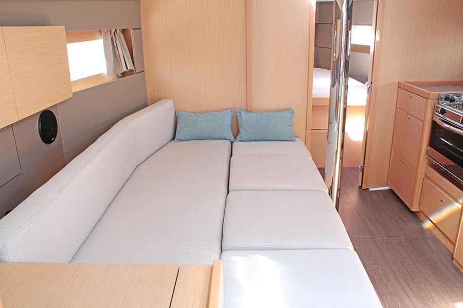 Oceanis 38.1 - photo 7