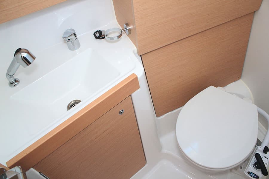 Oceanis 38.1 - photo 18