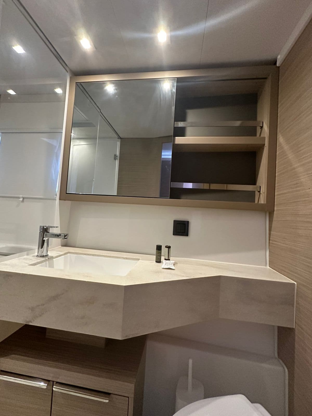 Lagoon 46  - photo 18