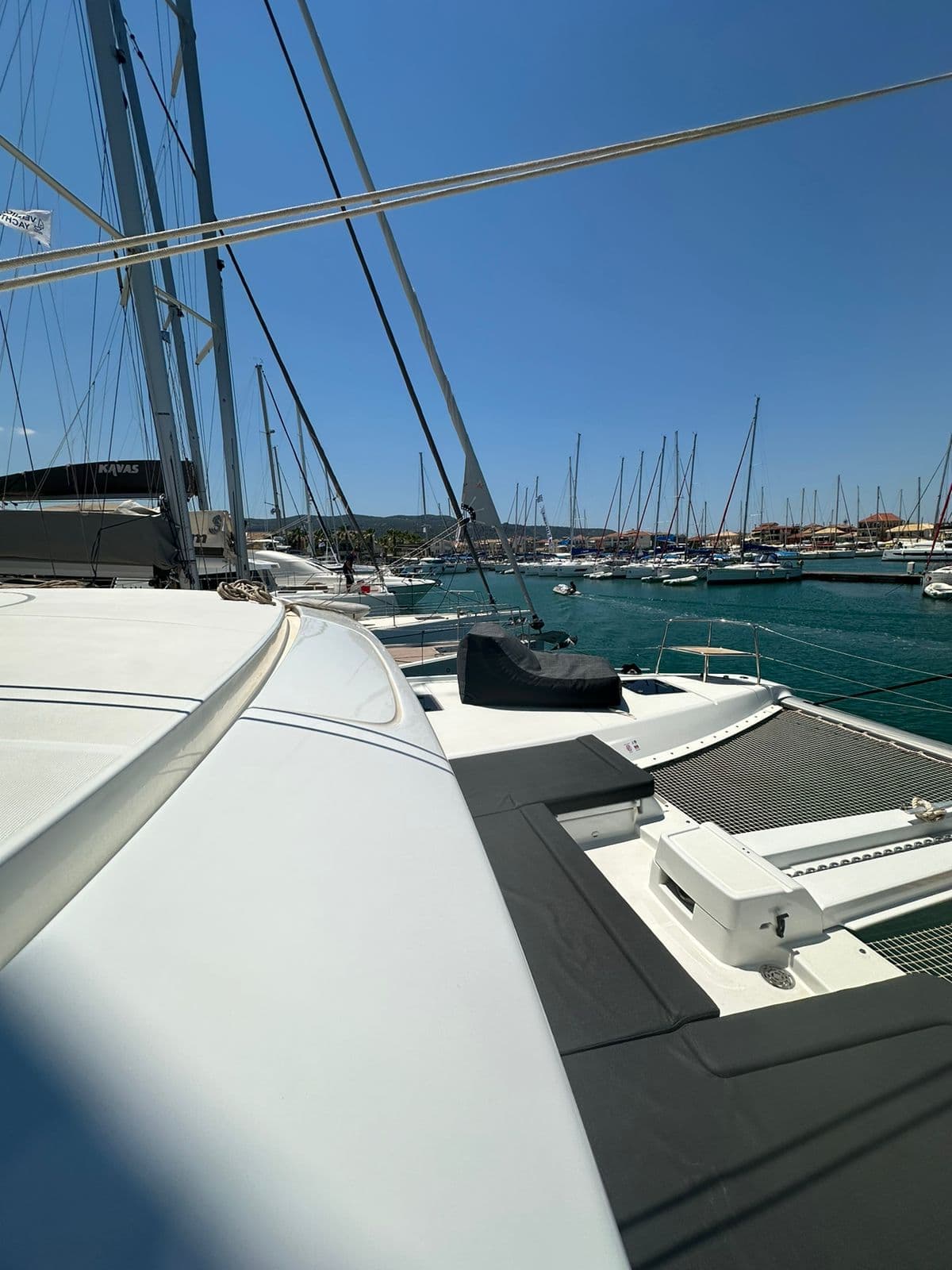 Lagoon 46  - photo 6