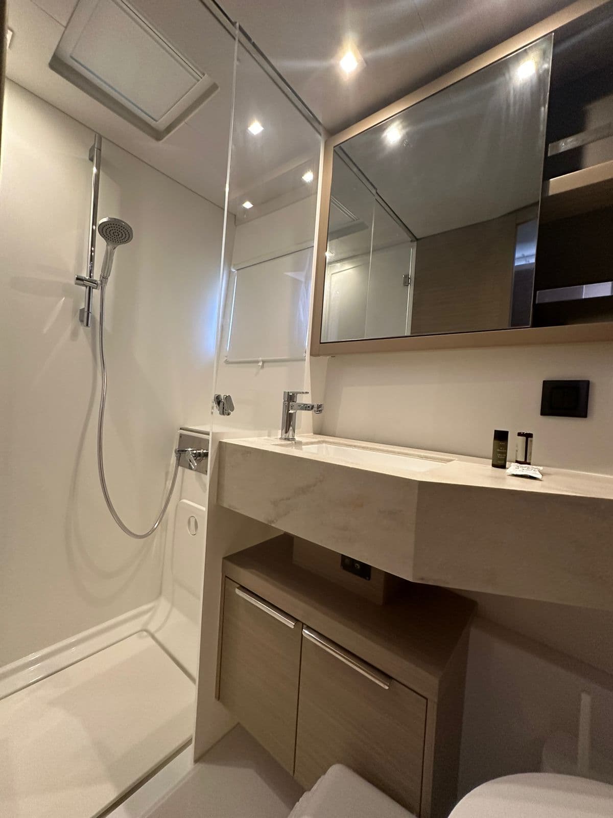 Lagoon 46  - photo 13