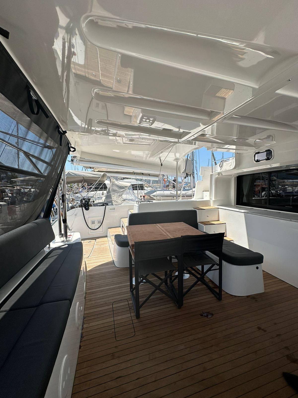 Lagoon 46  - photo 8