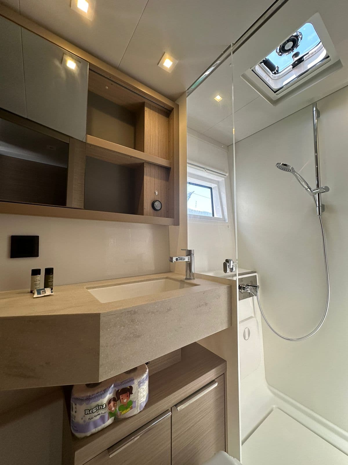 Lagoon 46  - photo 17