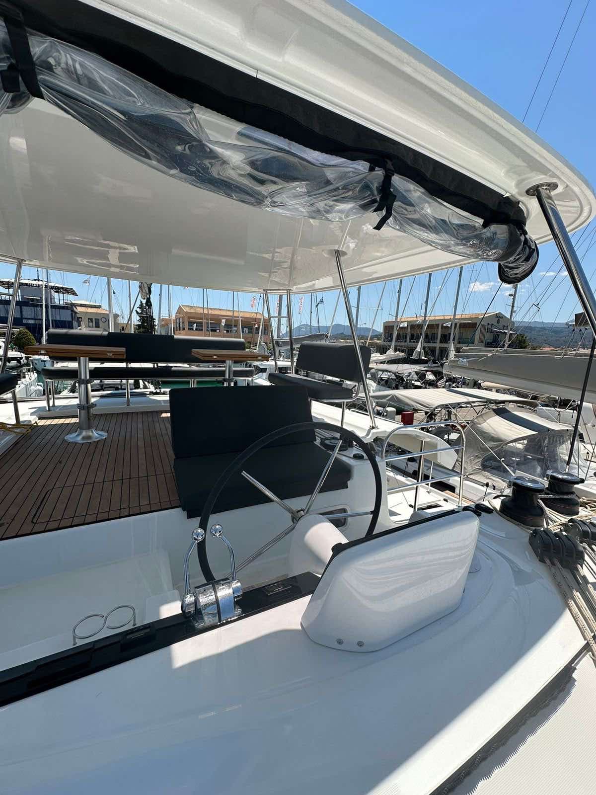 Lagoon 46  - photo 12