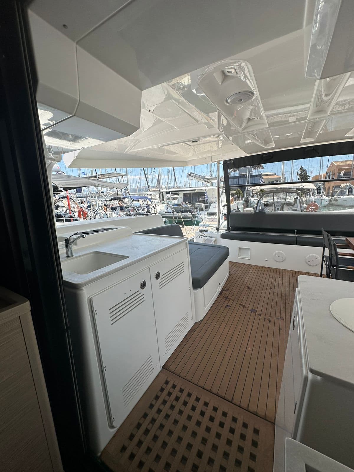 Lagoon 46  - photo 16