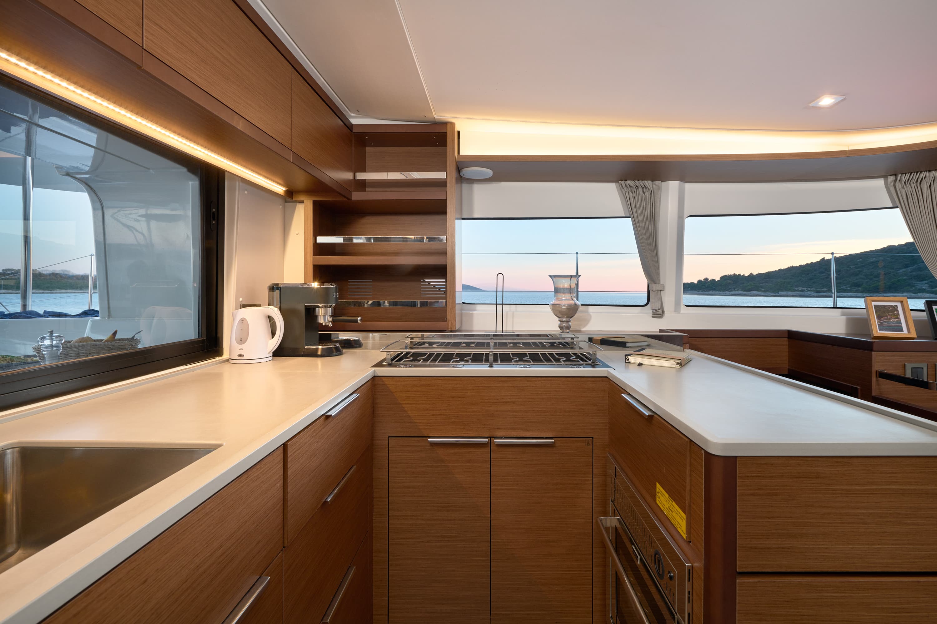 Lagoon 46  - photo 17