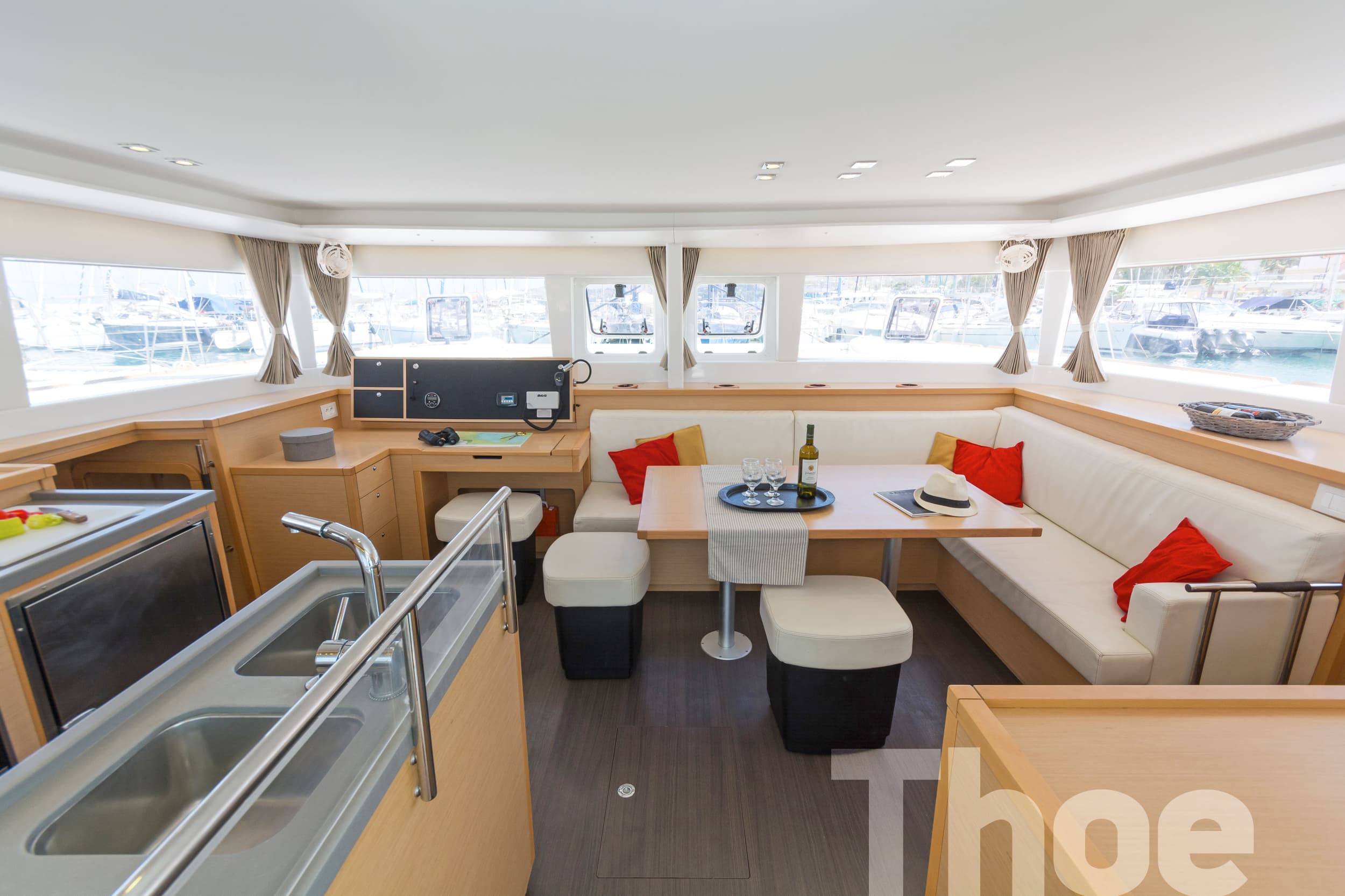 Lagoon 450 Fly - photo 8