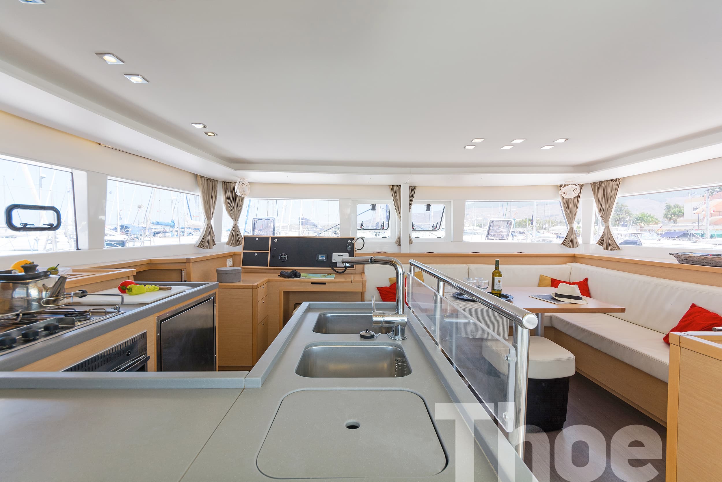 Lagoon 450 Fly - photo 24