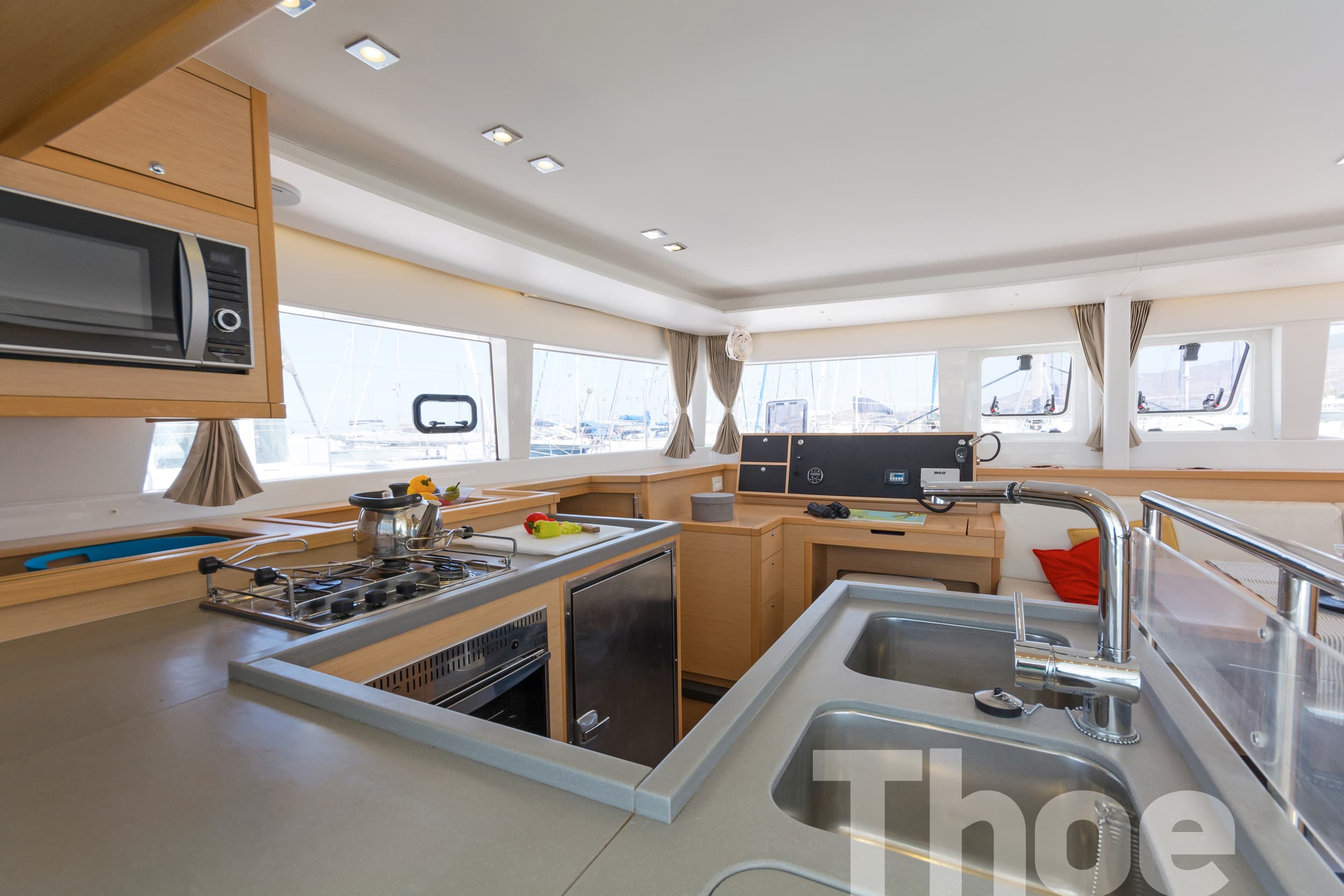 Lagoon 450 Fly - photo 14