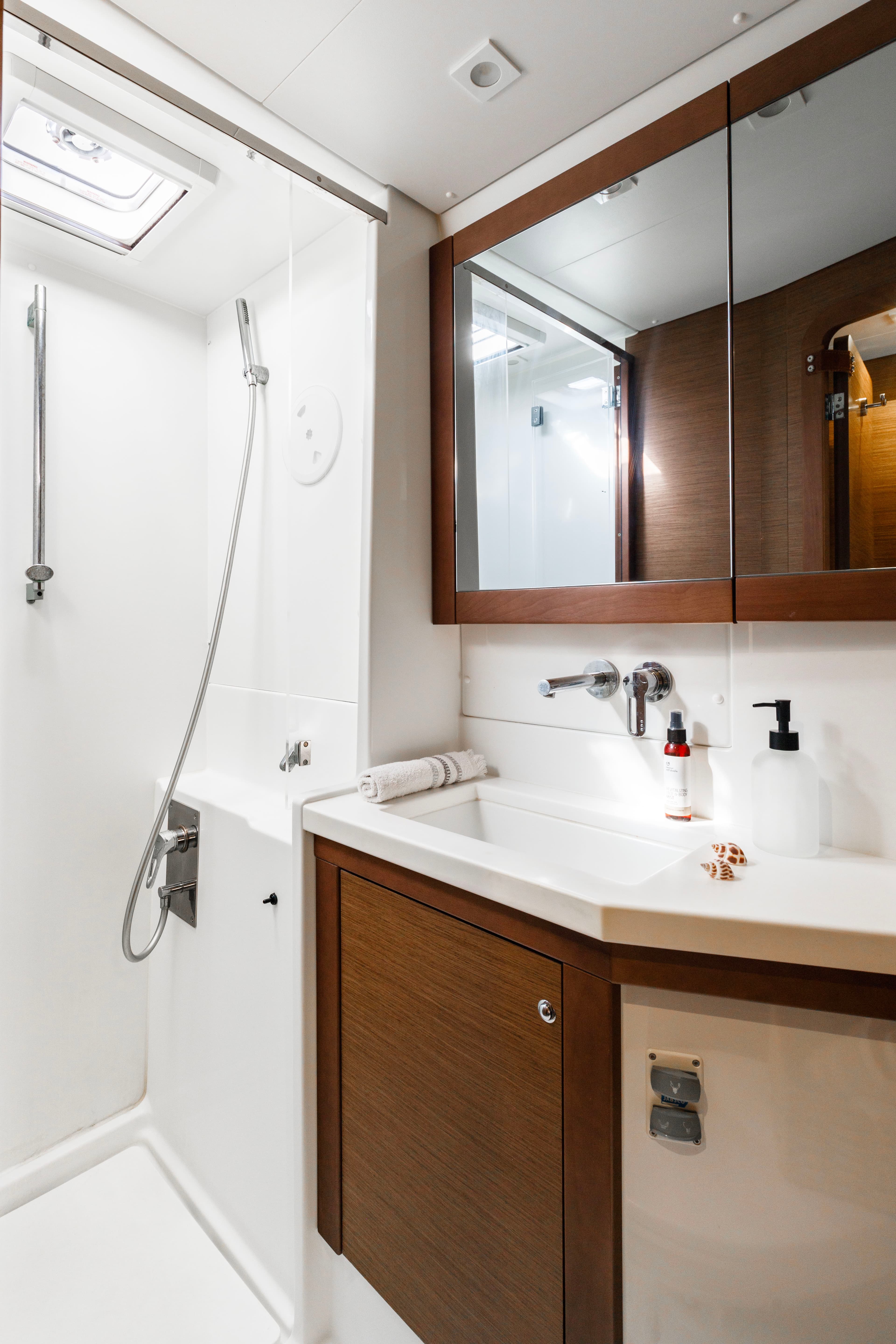 Lagoon 450 Fly - photo 4