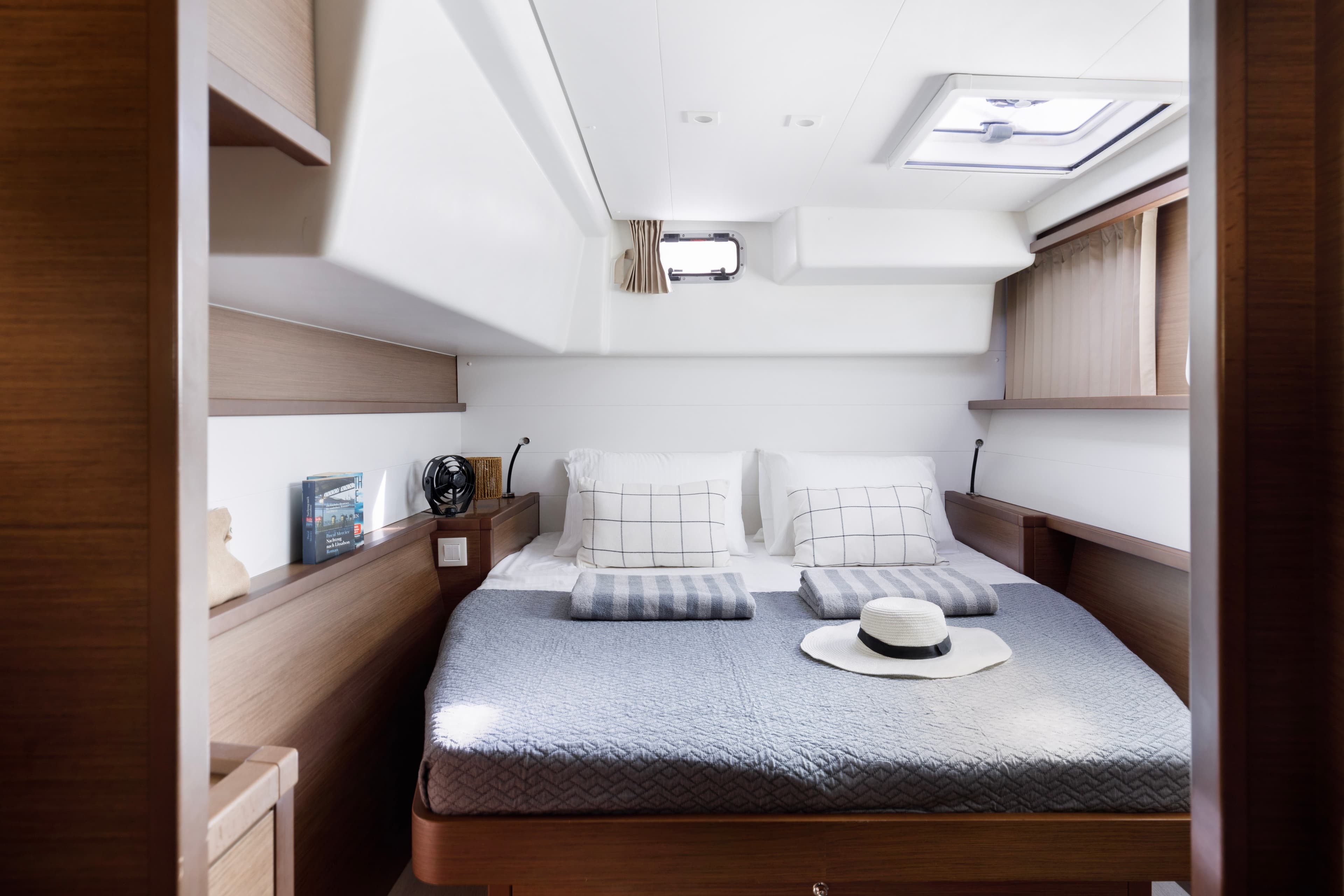 Lagoon 450 Fly - photo 16