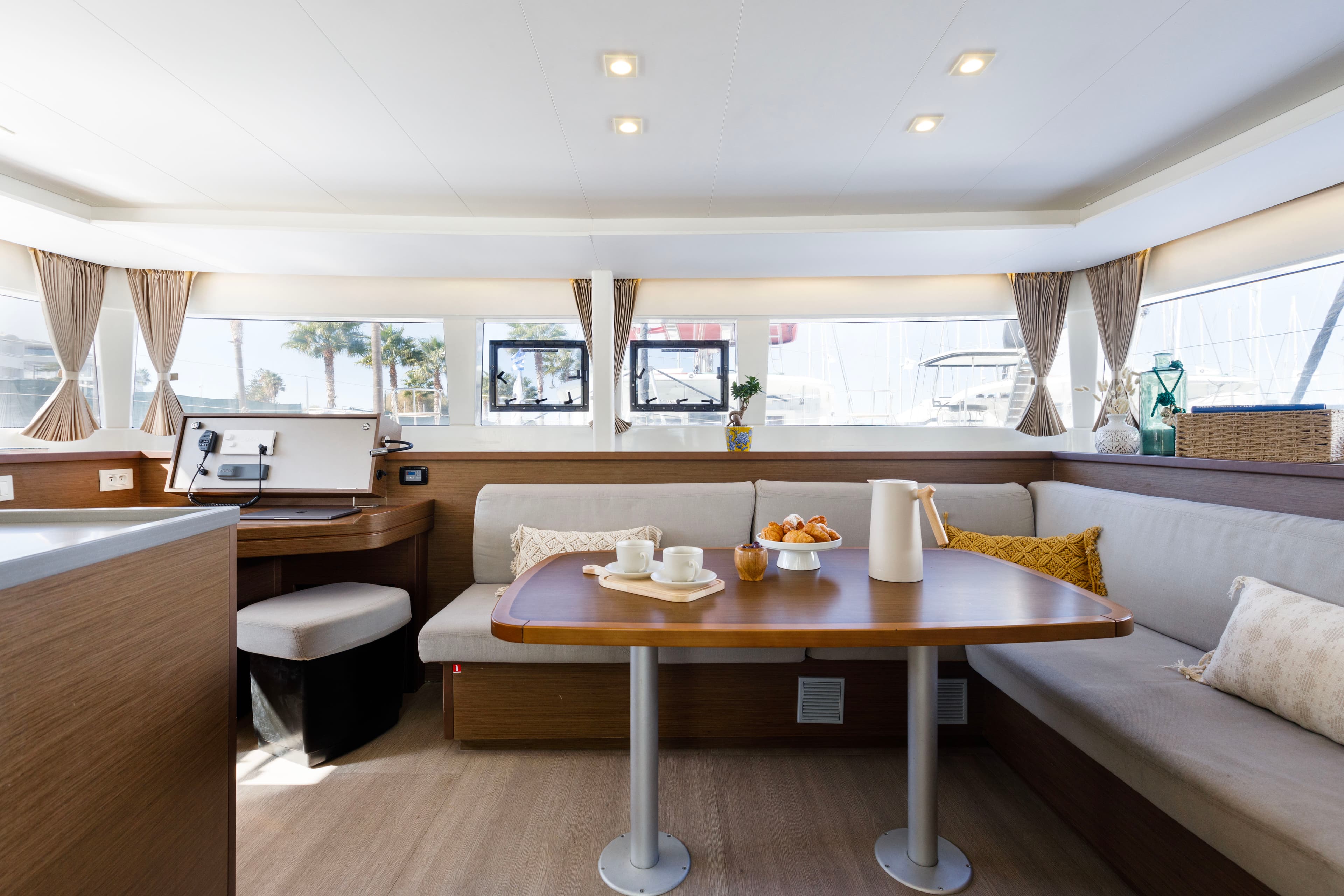 Lagoon 450 Fly - photo 23