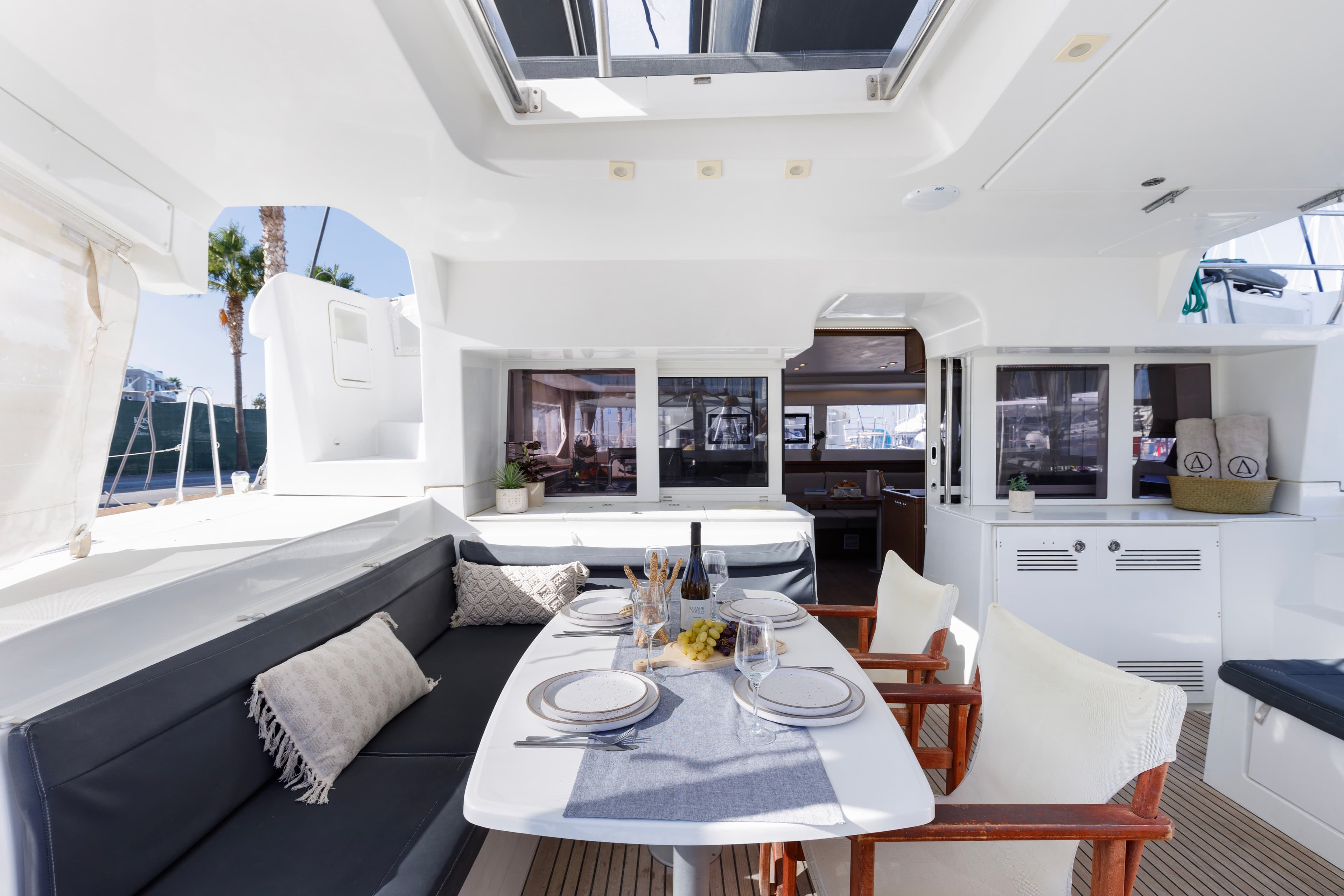 Lagoon 450 Fly - photo 17