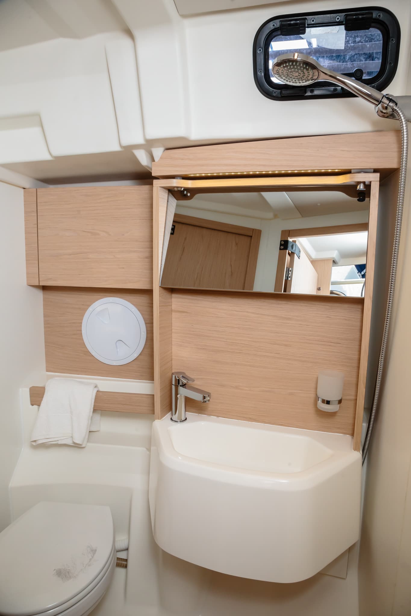 Oceanis 51.1 - photo 11