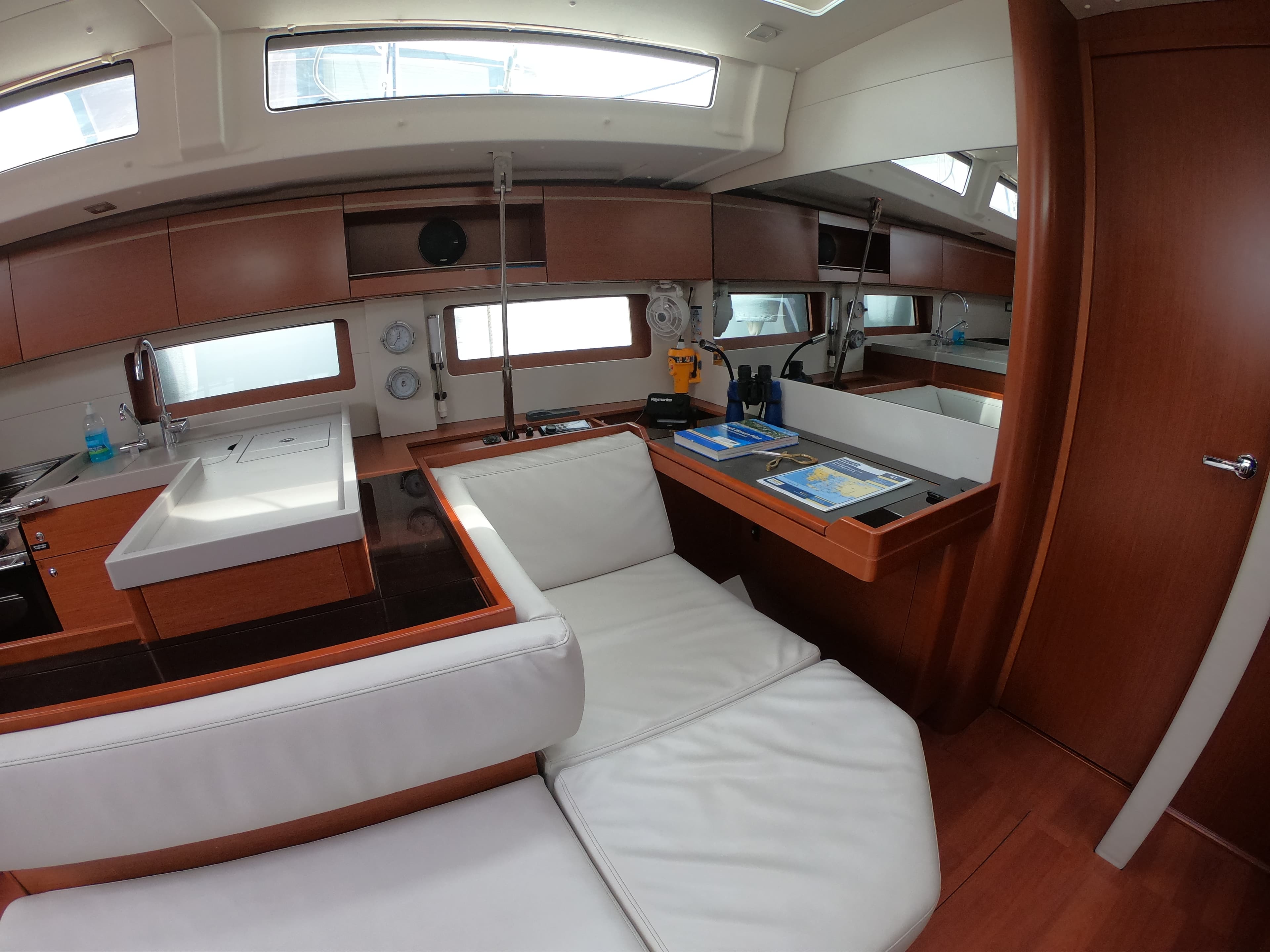 Oceanis 51.1 - photo 18